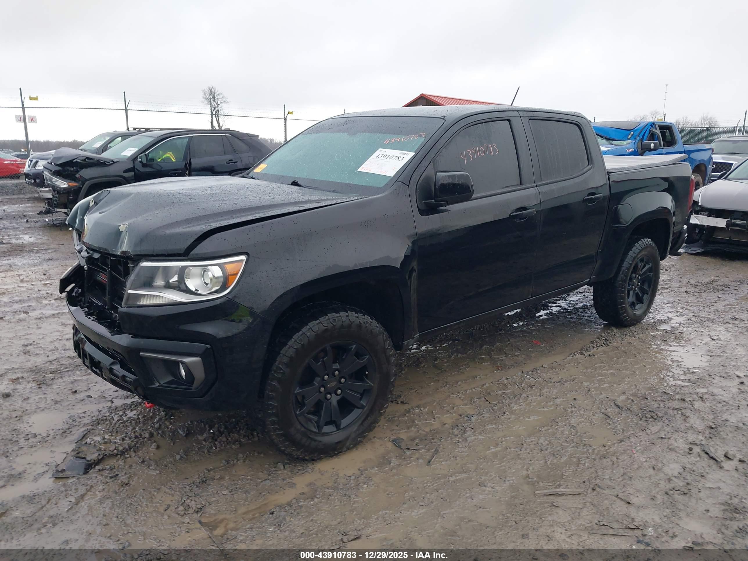 CHEVROLET COLORADO image 2