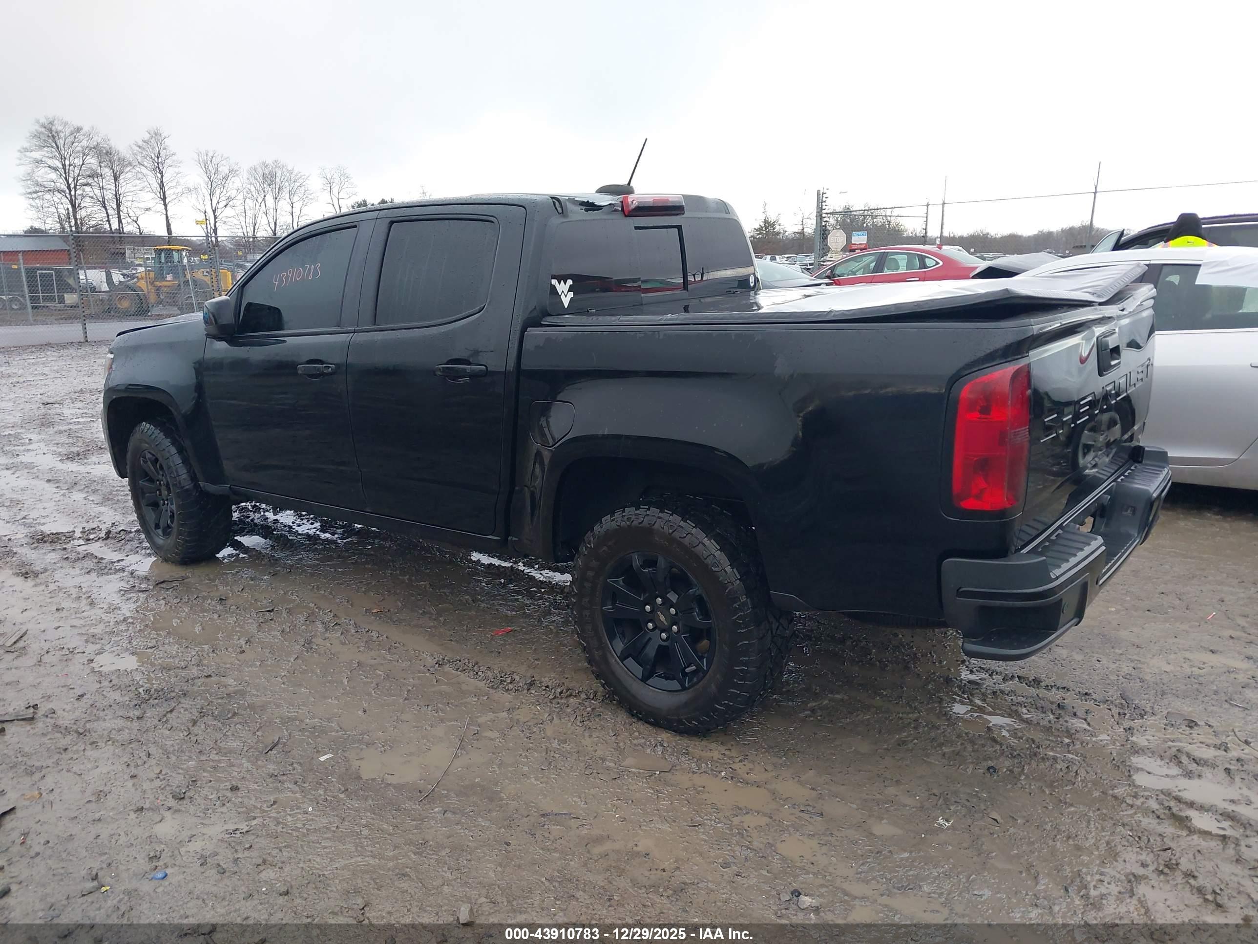 CHEVROLET COLORADO image 3