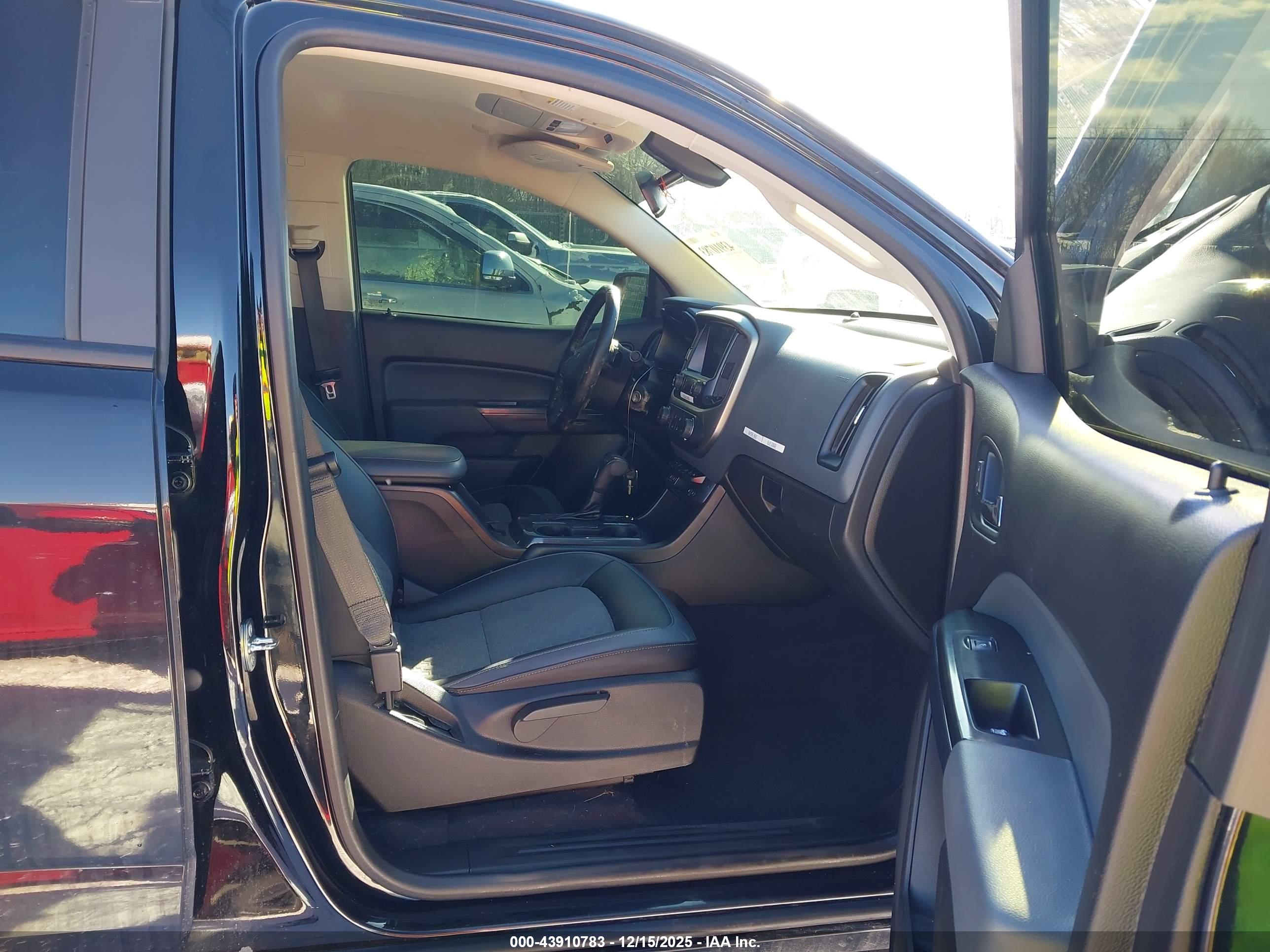 CHEVROLET COLORADO image 5