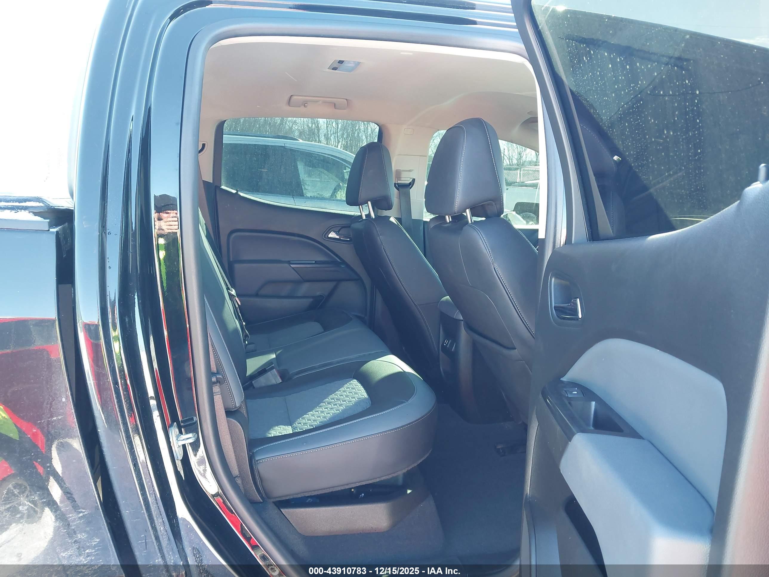 CHEVROLET COLORADO image 8