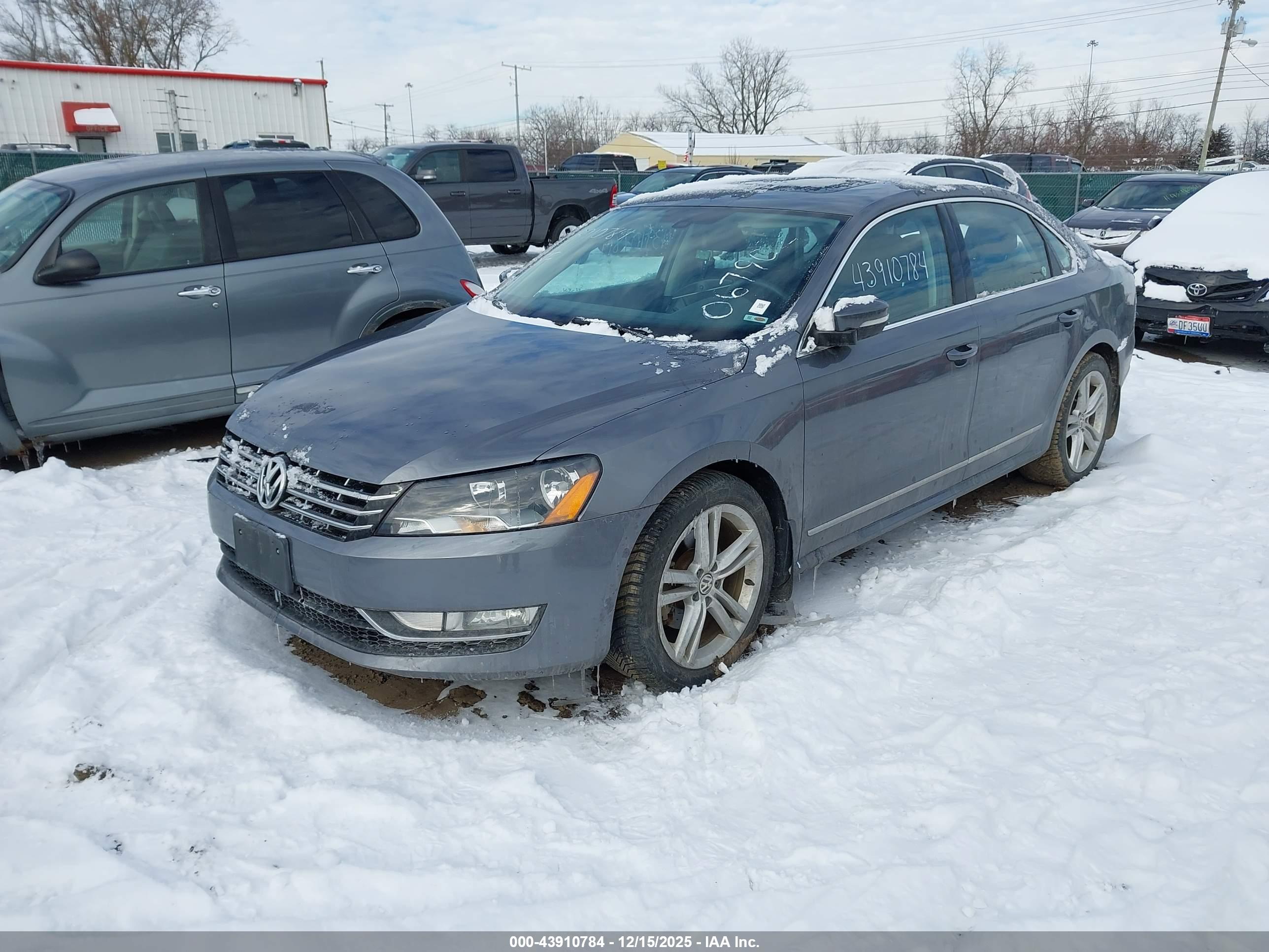 VOLKSWAGEN PASSAT image 2