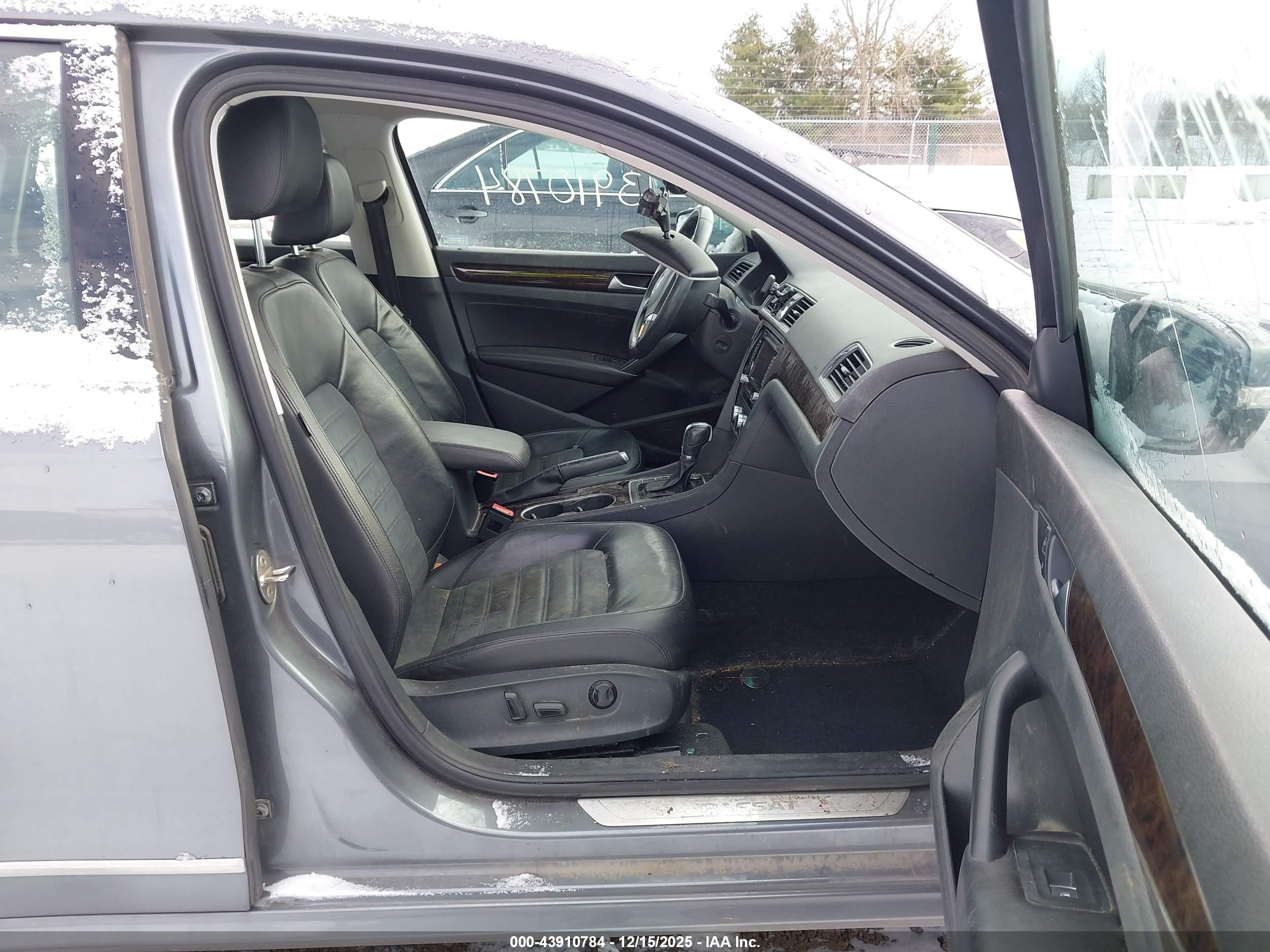 VOLKSWAGEN PASSAT image 5