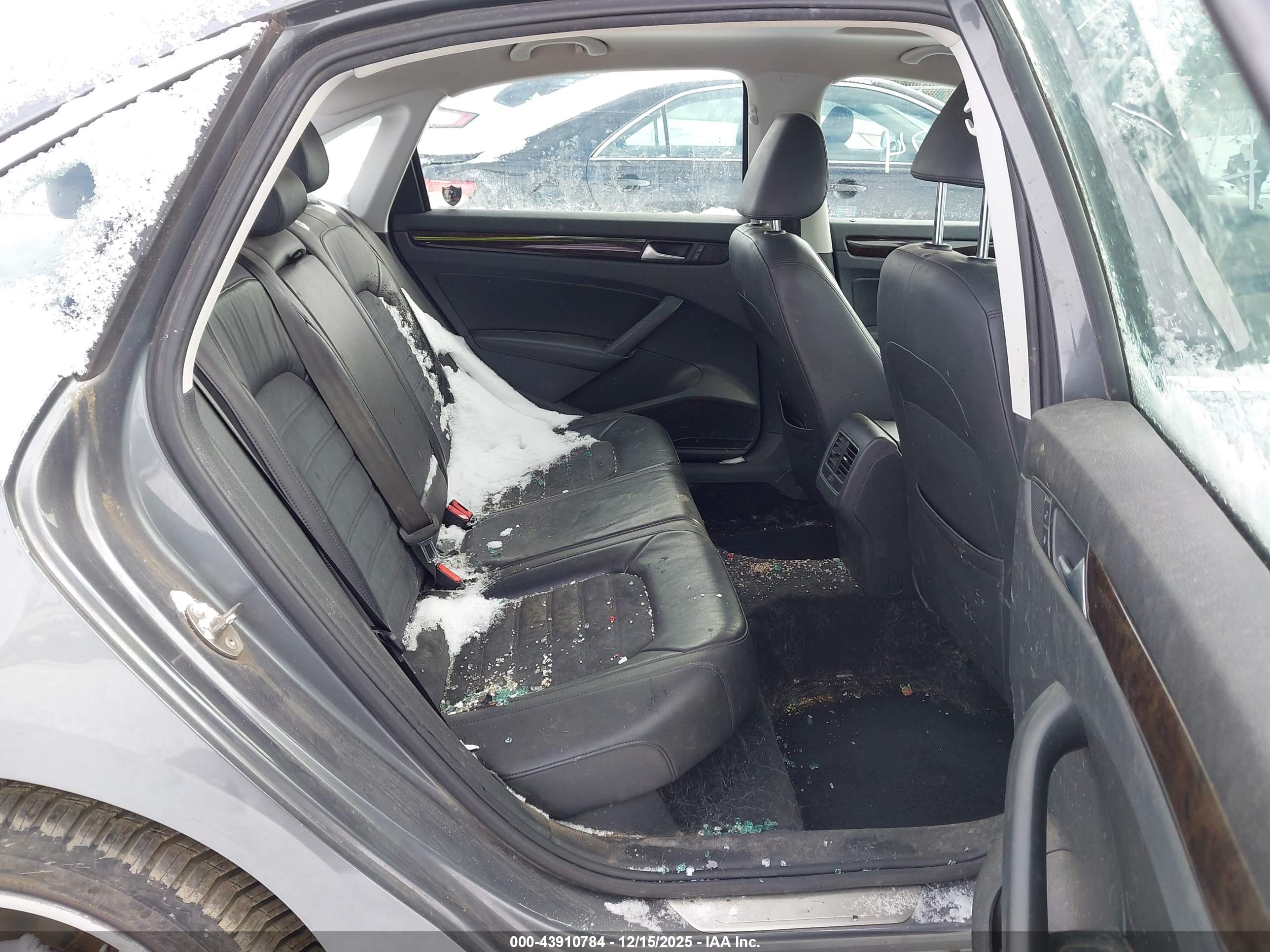 VOLKSWAGEN PASSAT image 8