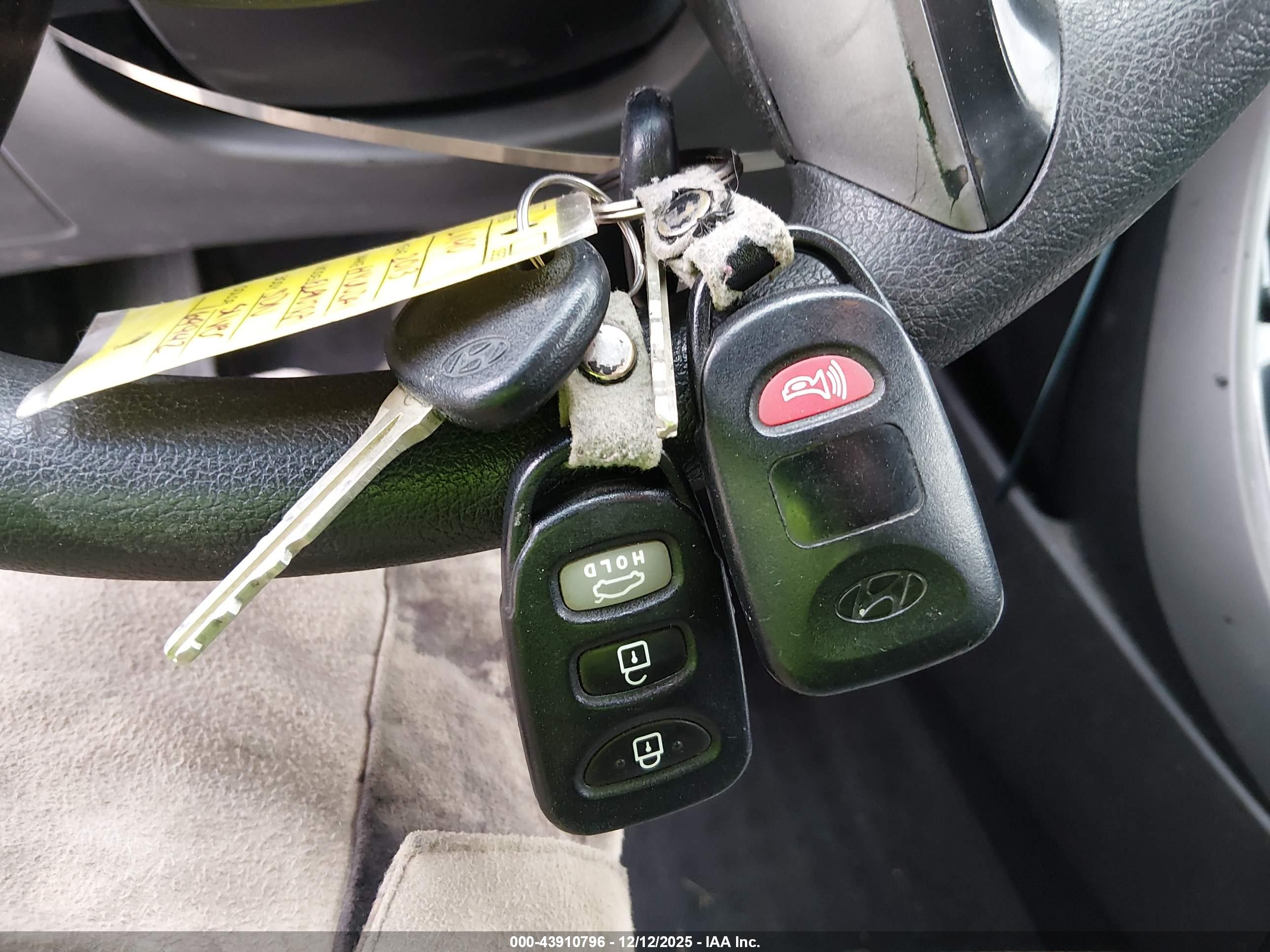 HYUNDAI ELANTRA image 11