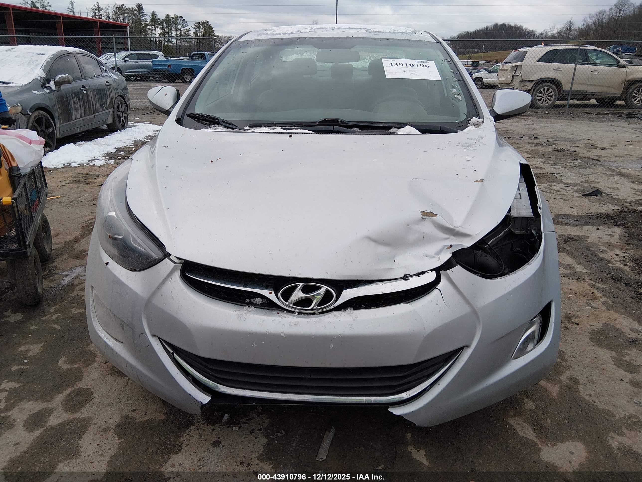 HYUNDAI ELANTRA image 6