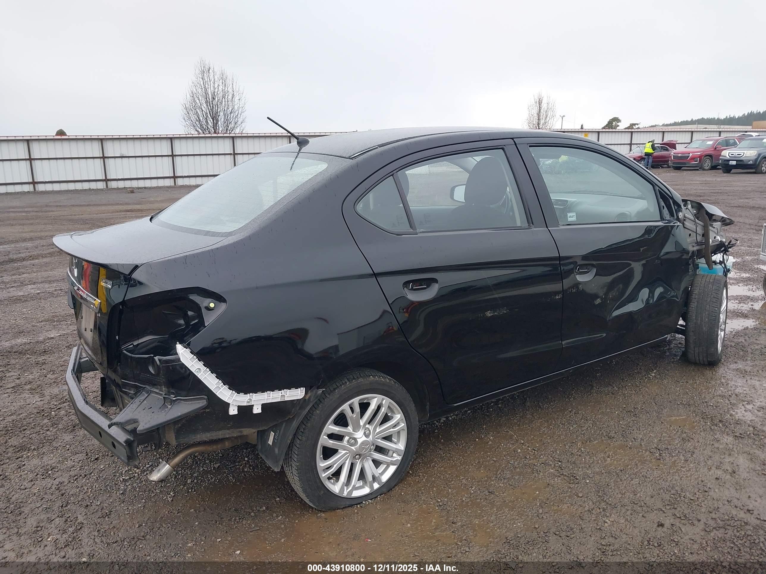 MITSUBISHI MIRAGE image 4