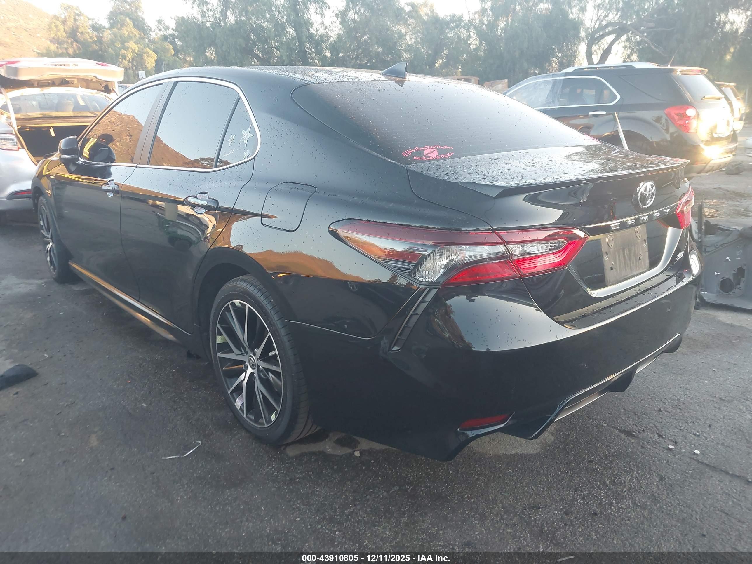 TOYOTA CAMRY image 3