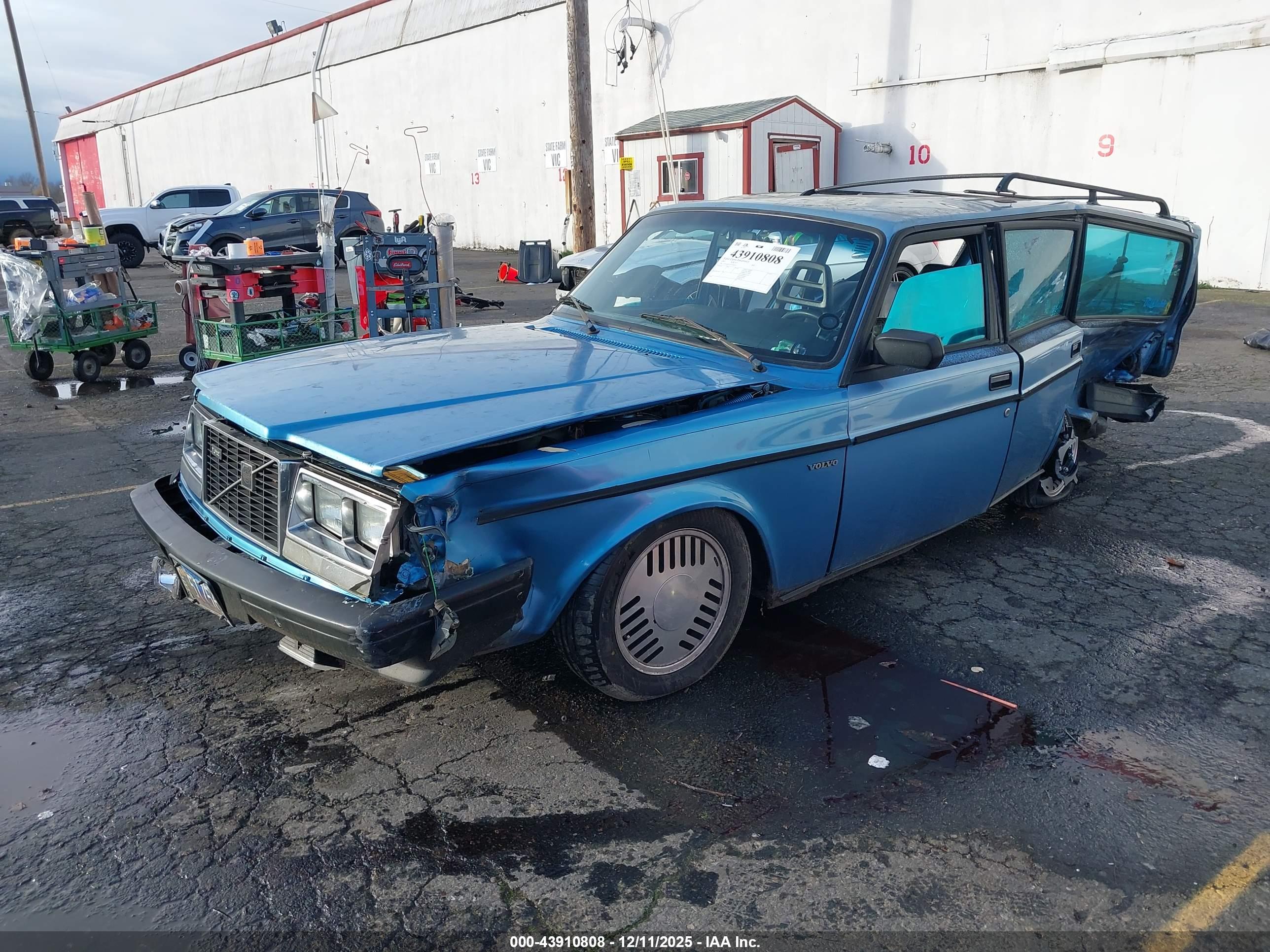 VOLVO 245 image 2