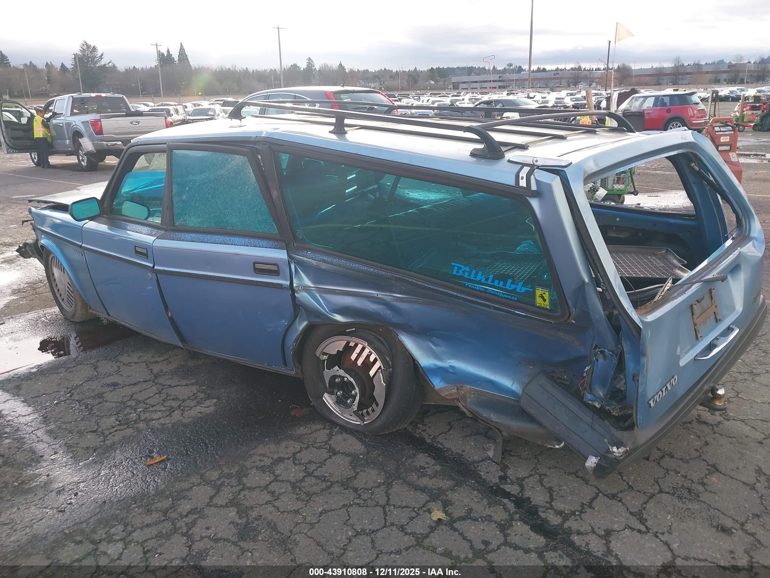 VOLVO 245 image 3