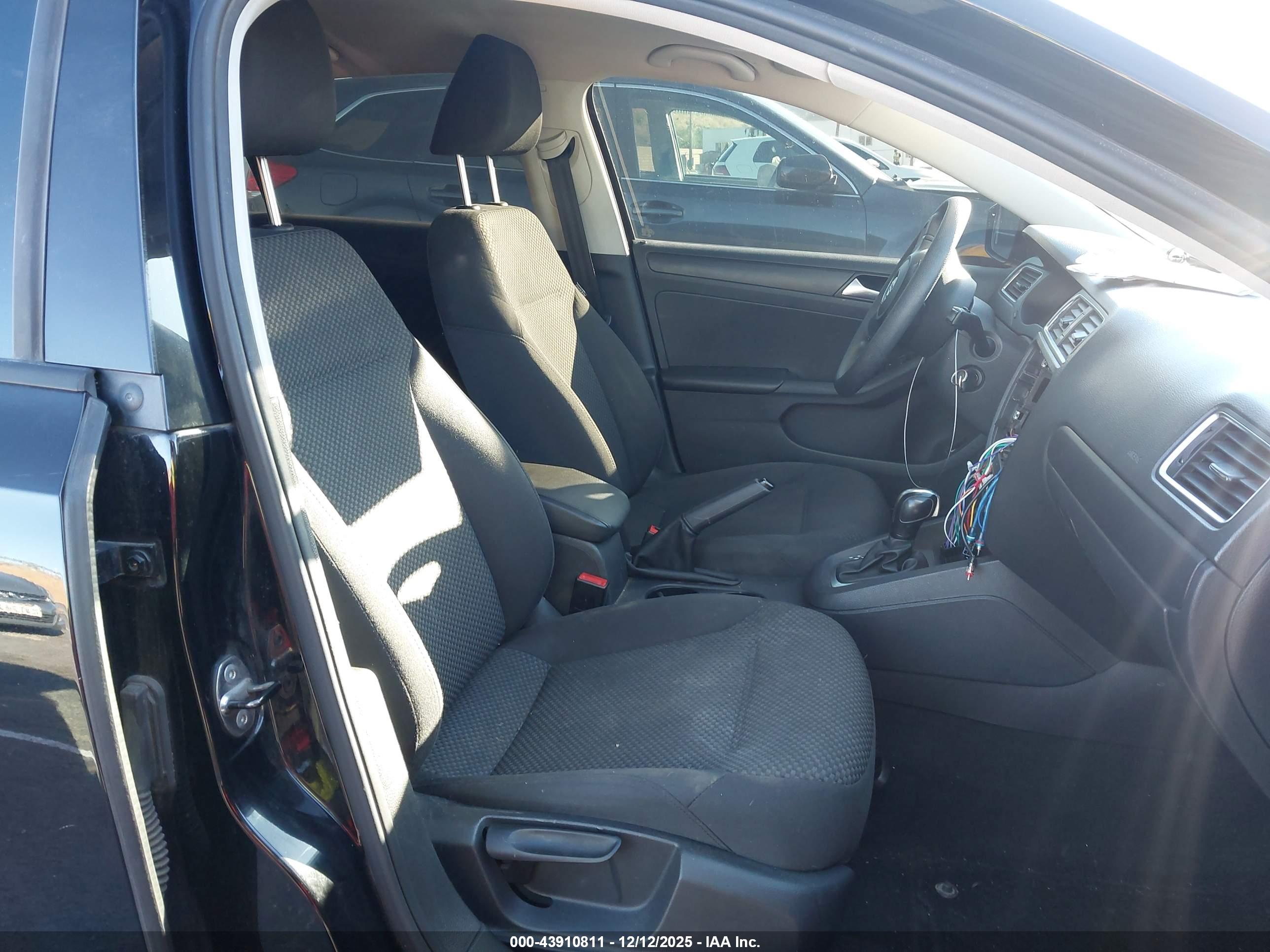 VOLKSWAGEN JETTA image 5