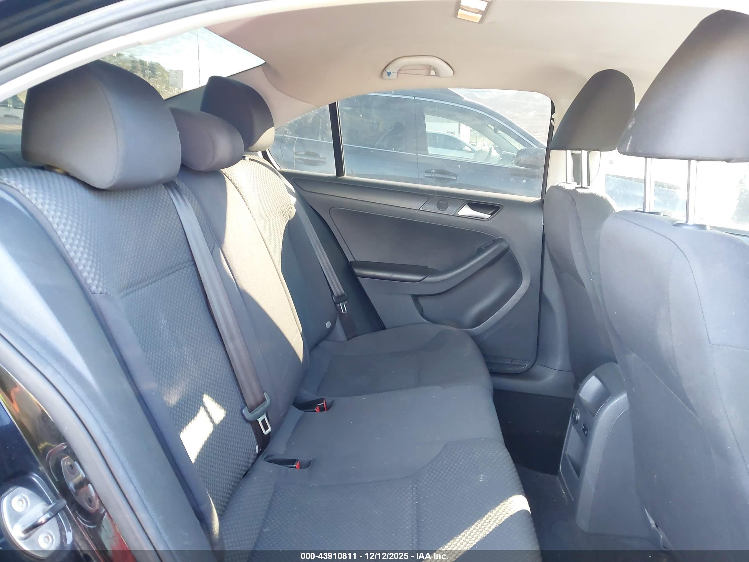 VOLKSWAGEN JETTA image 8