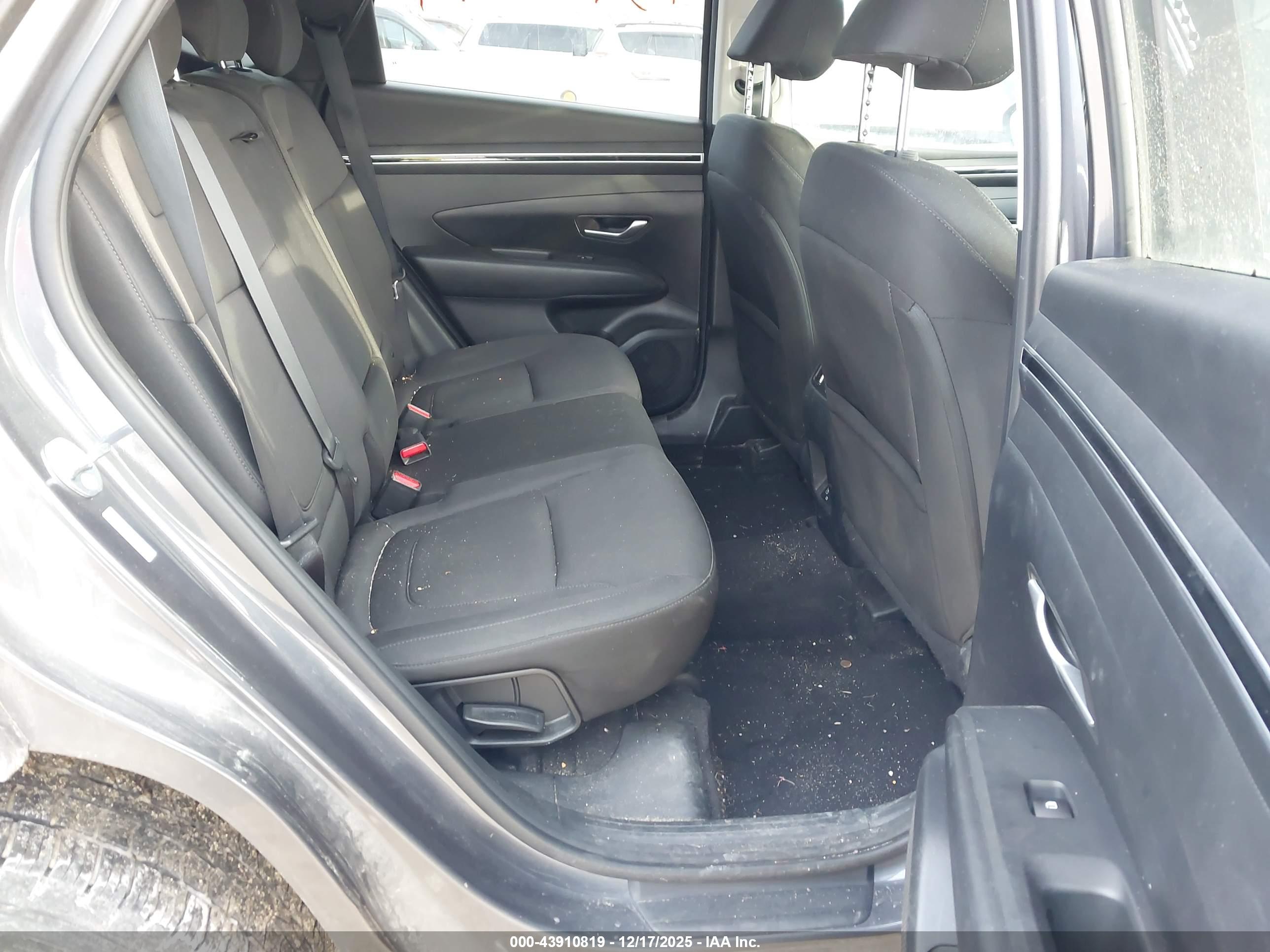 HYUNDAI TUCSON image 8