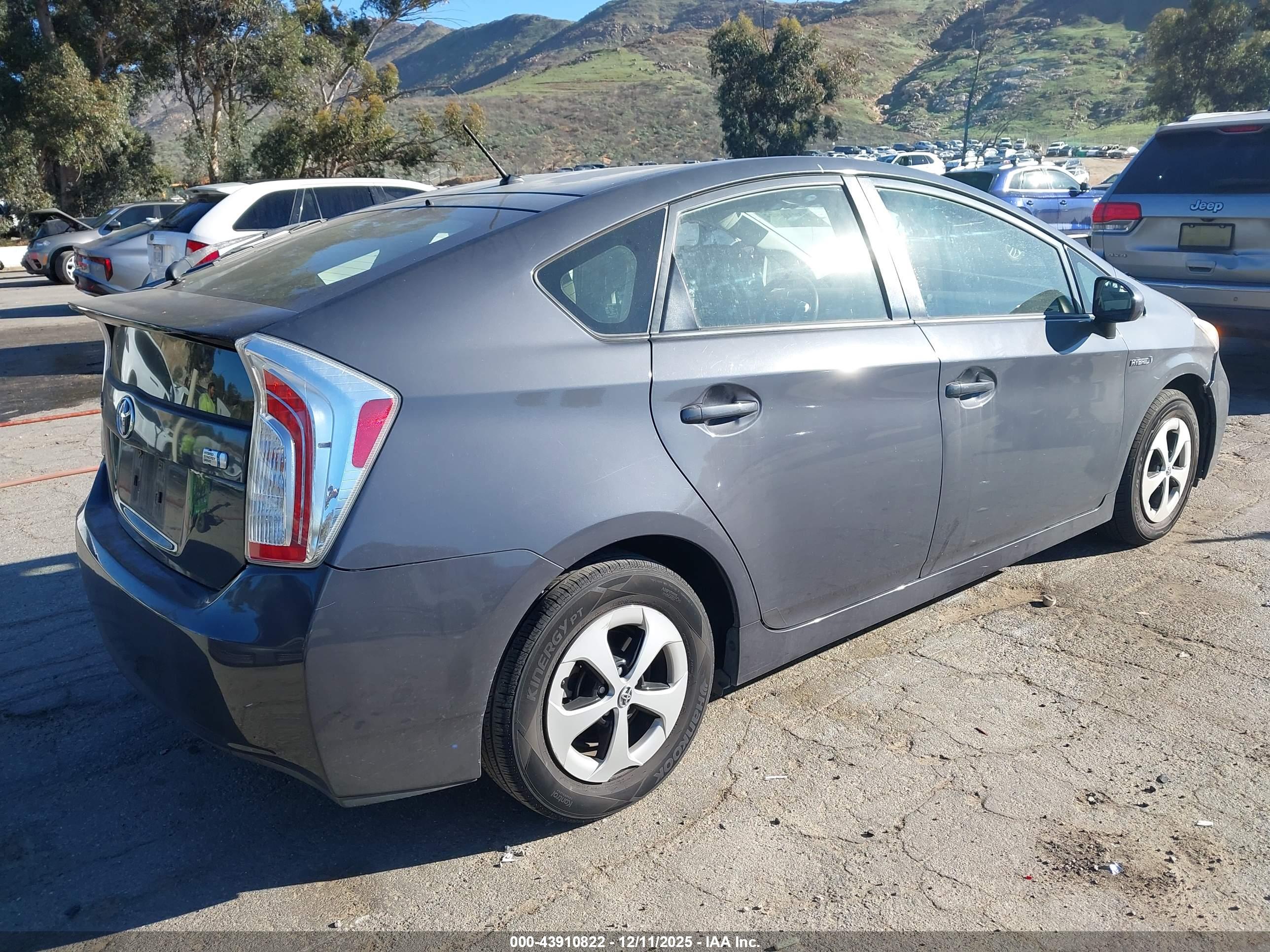 TOYOTA PRIUS image 4