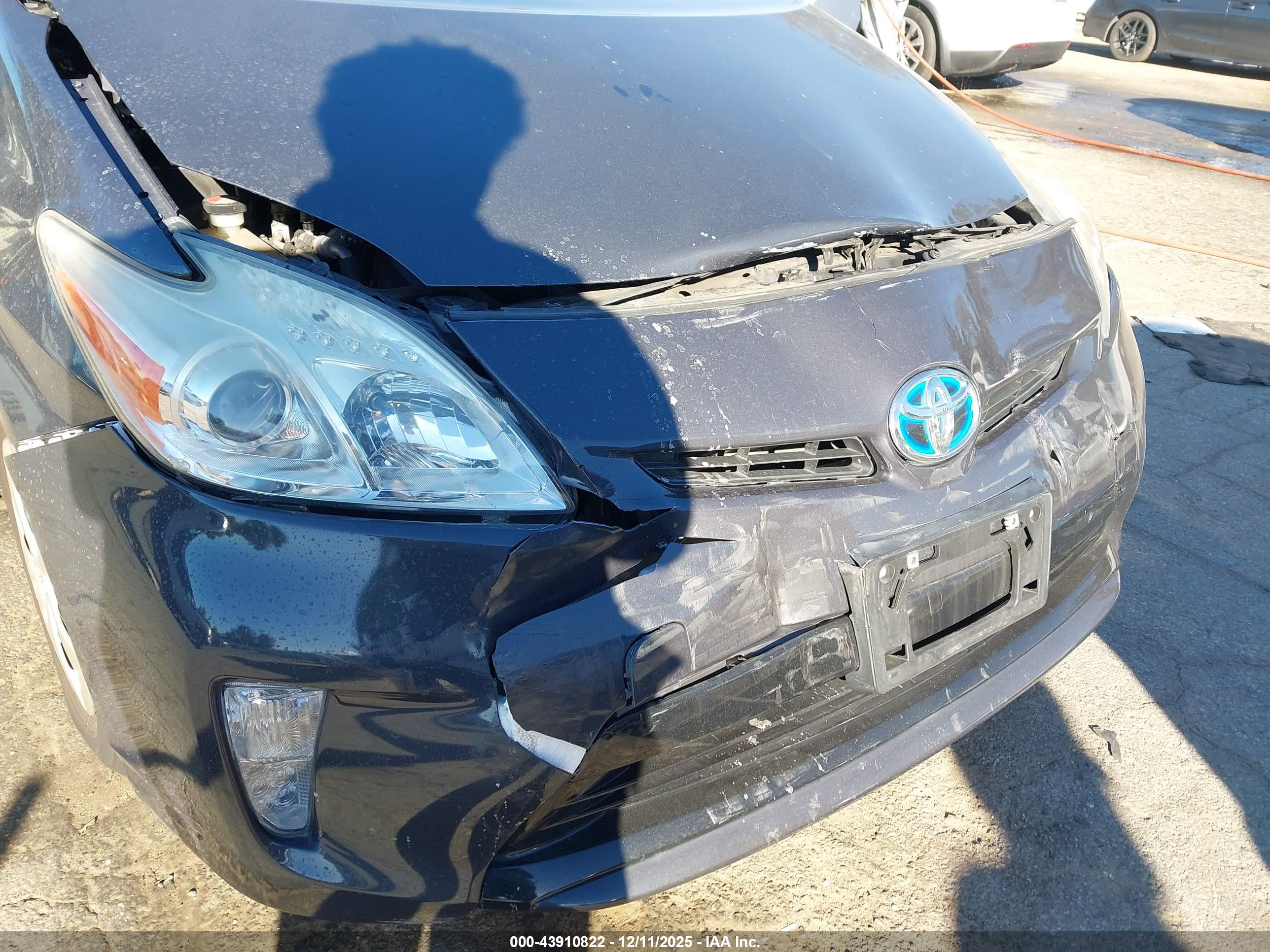 TOYOTA PRIUS image 6