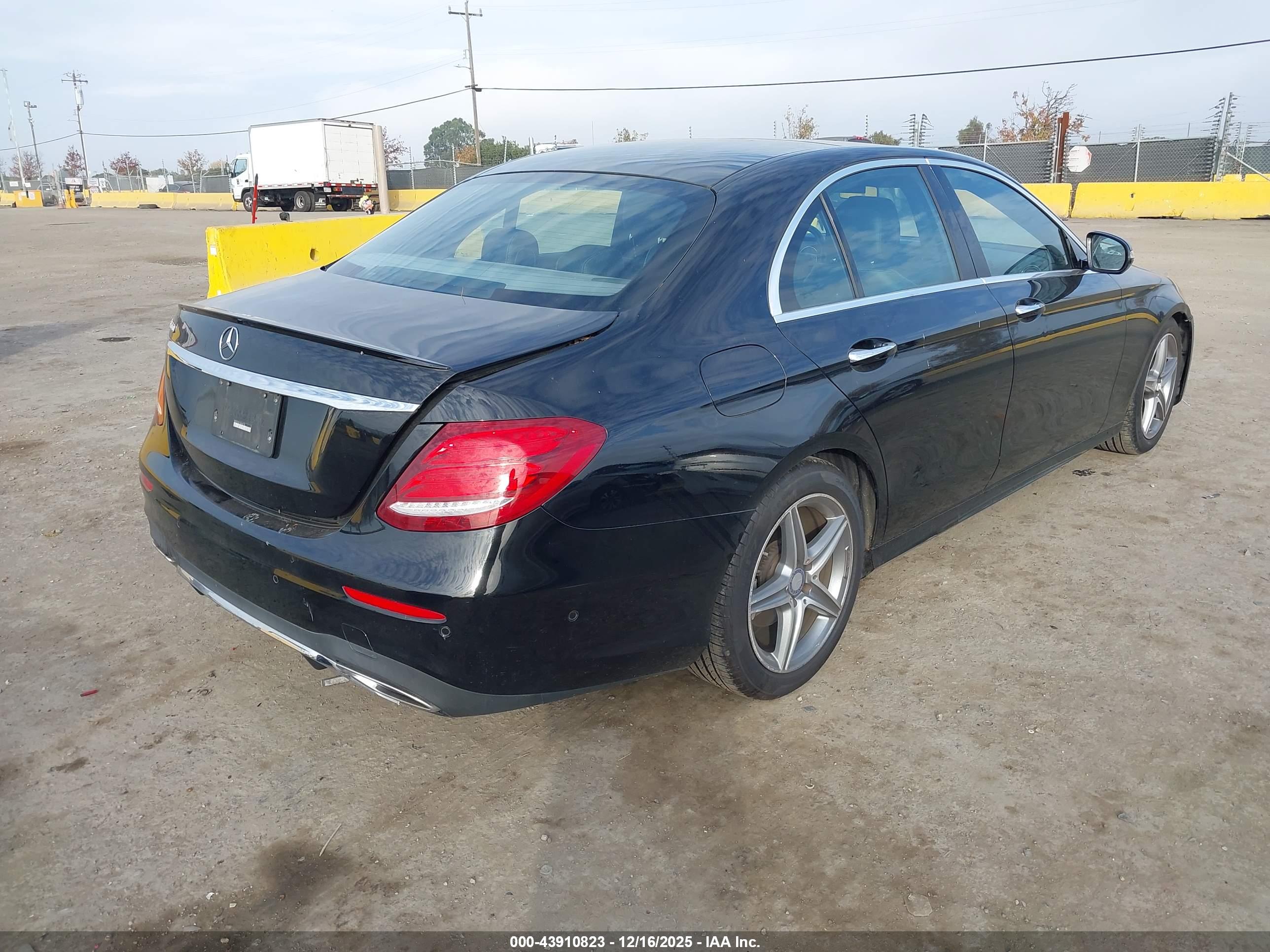MERCEDES-BENZ E image 4