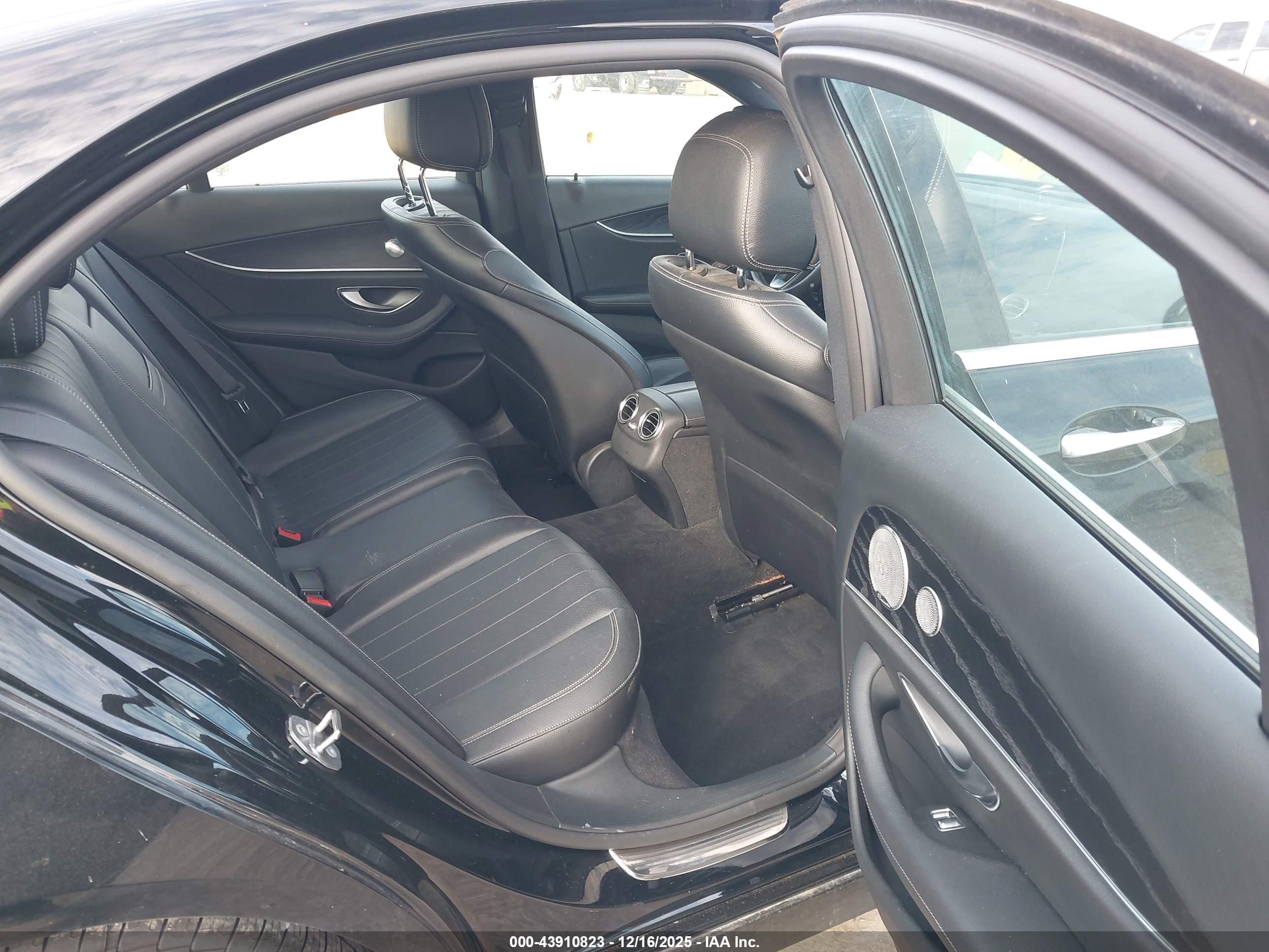 MERCEDES-BENZ E image 8
