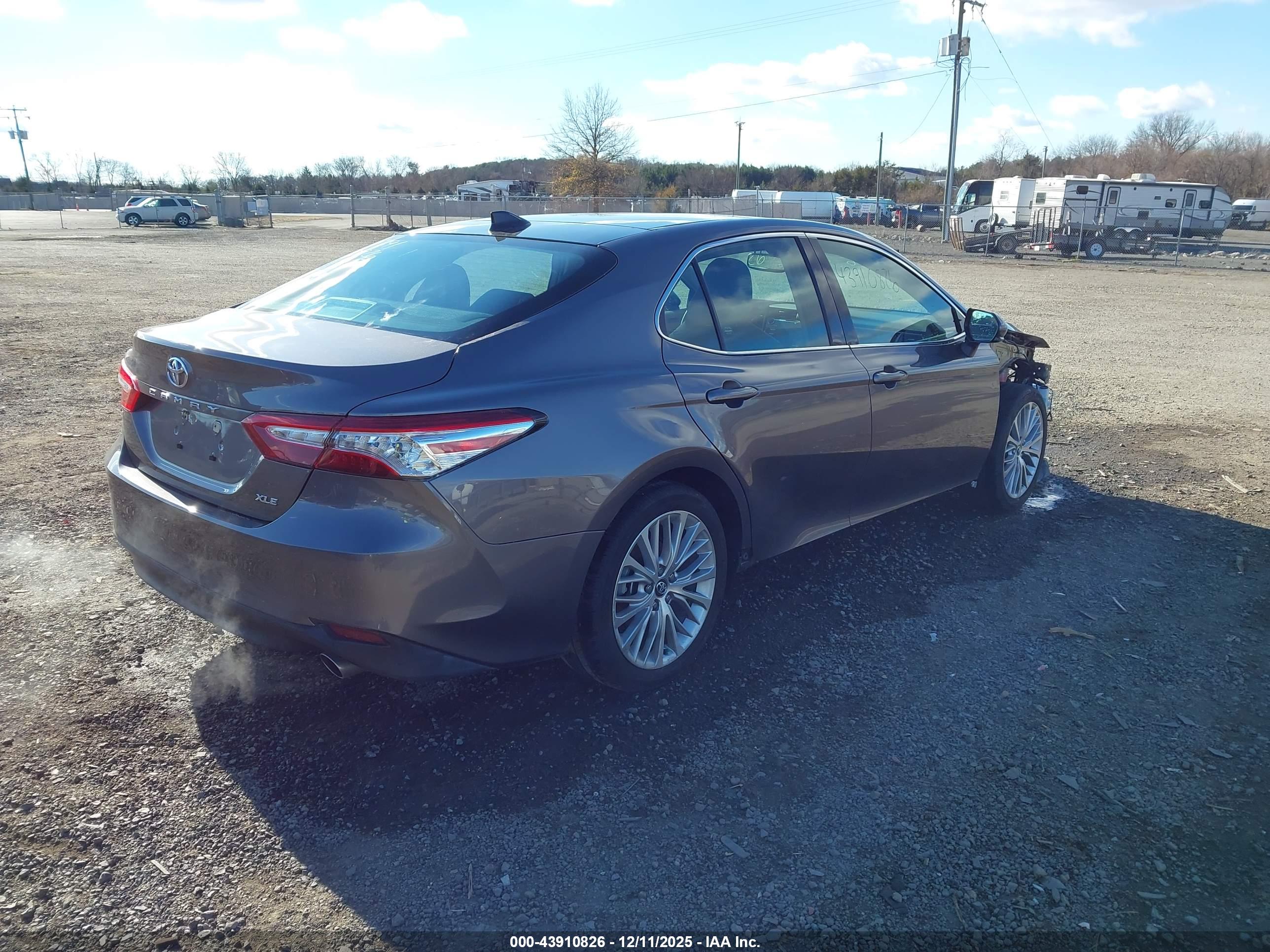 TOYOTA CAMRY image 4