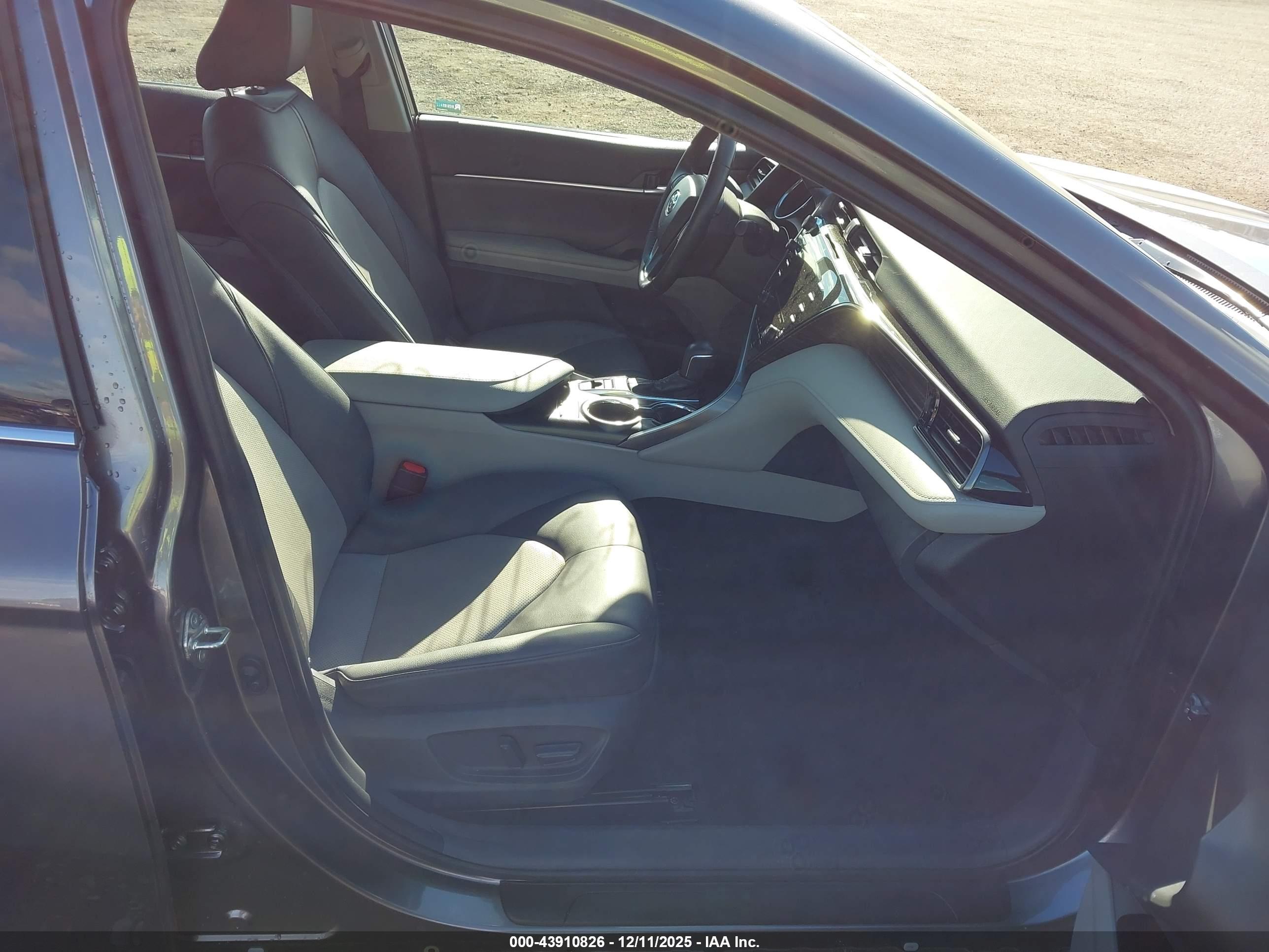 TOYOTA CAMRY image 5