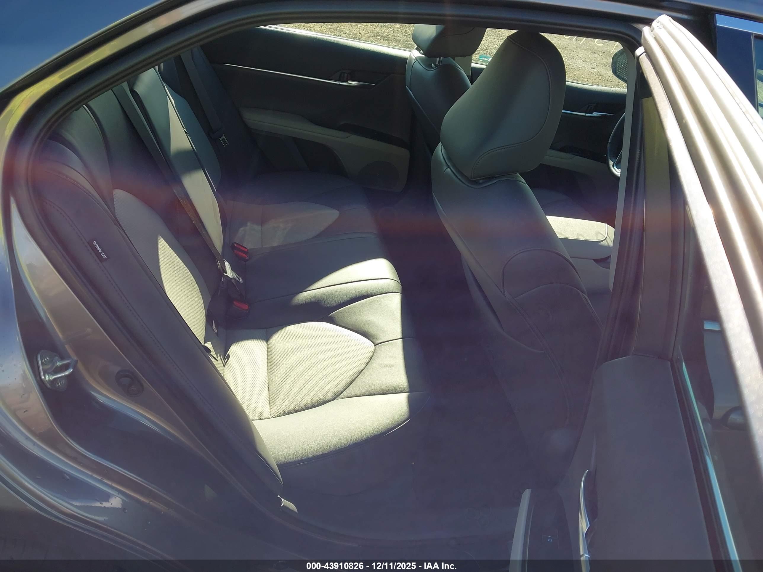 TOYOTA CAMRY image 8