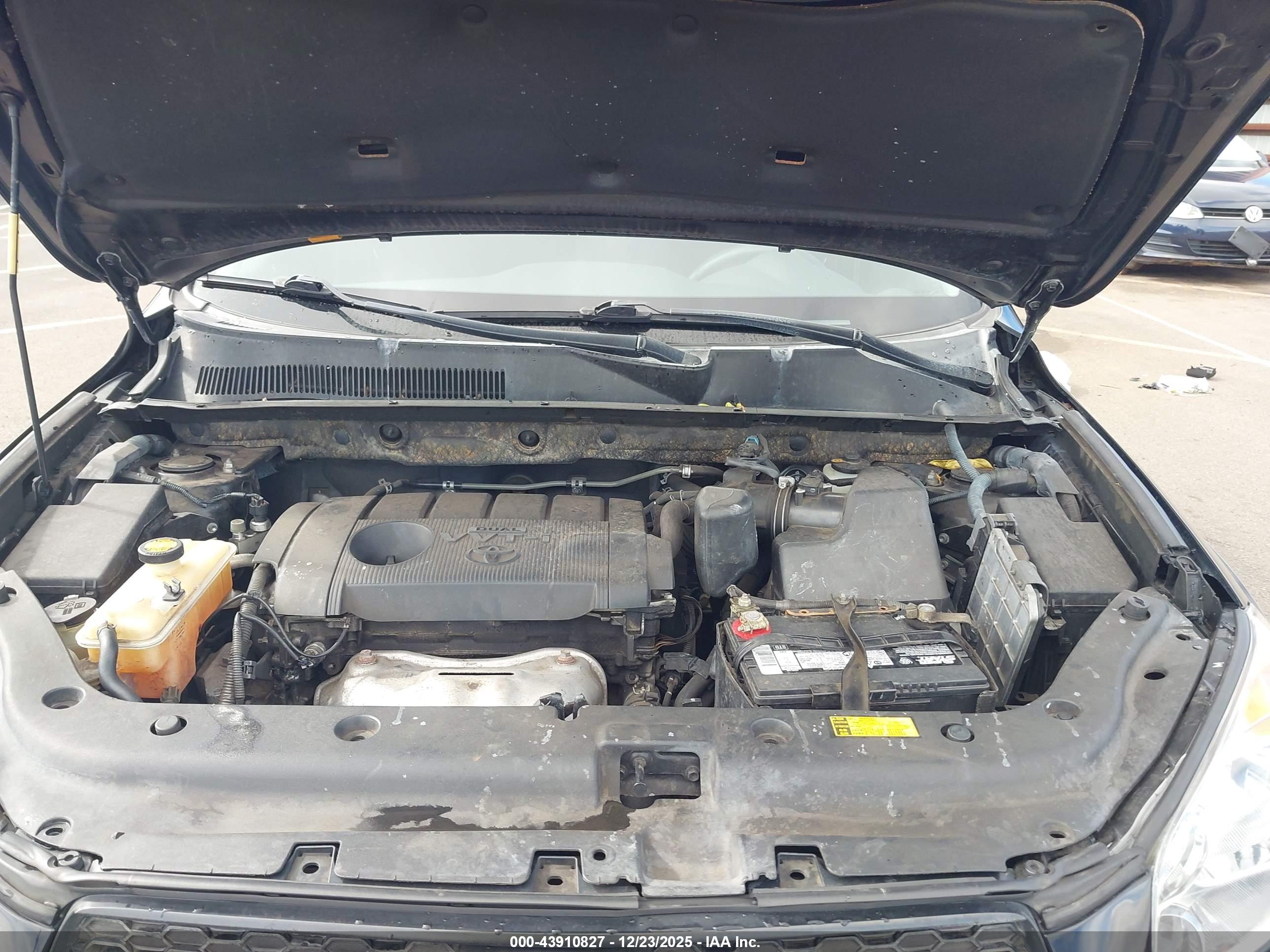 TOYOTA RAV4 image 10