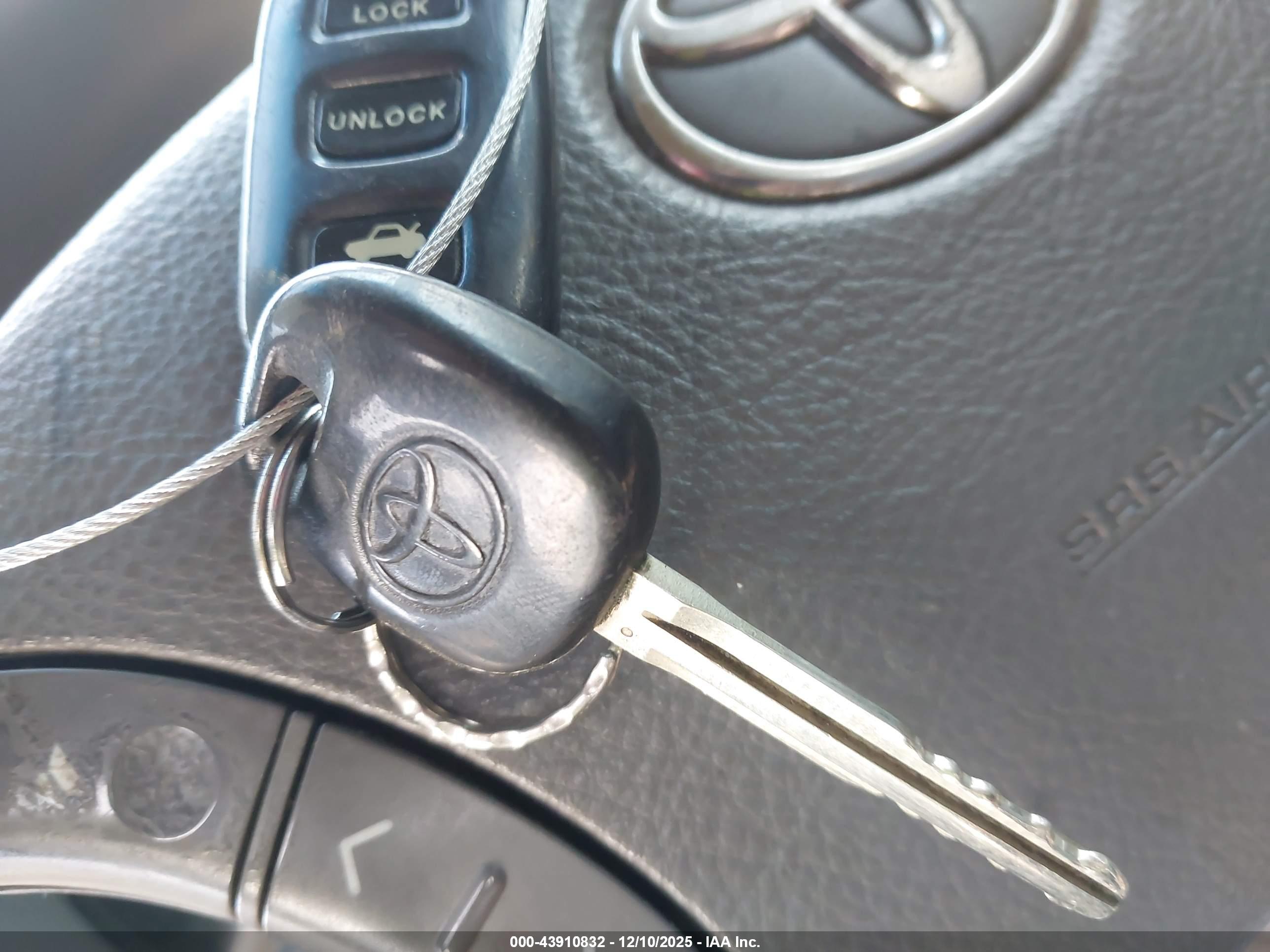 TOYOTA CAMRY image 11