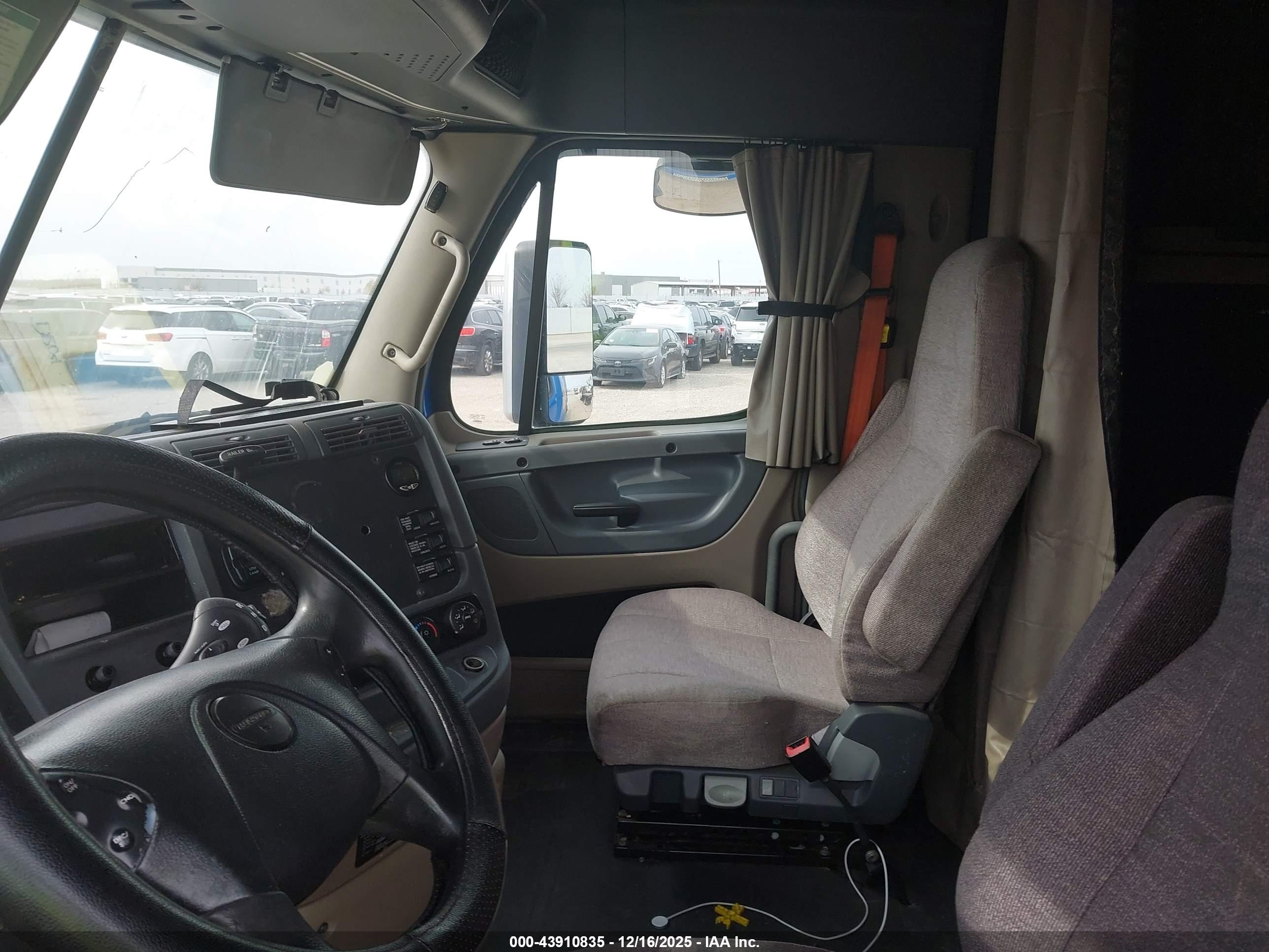 FREIGHTLINER CASCADIA image 7