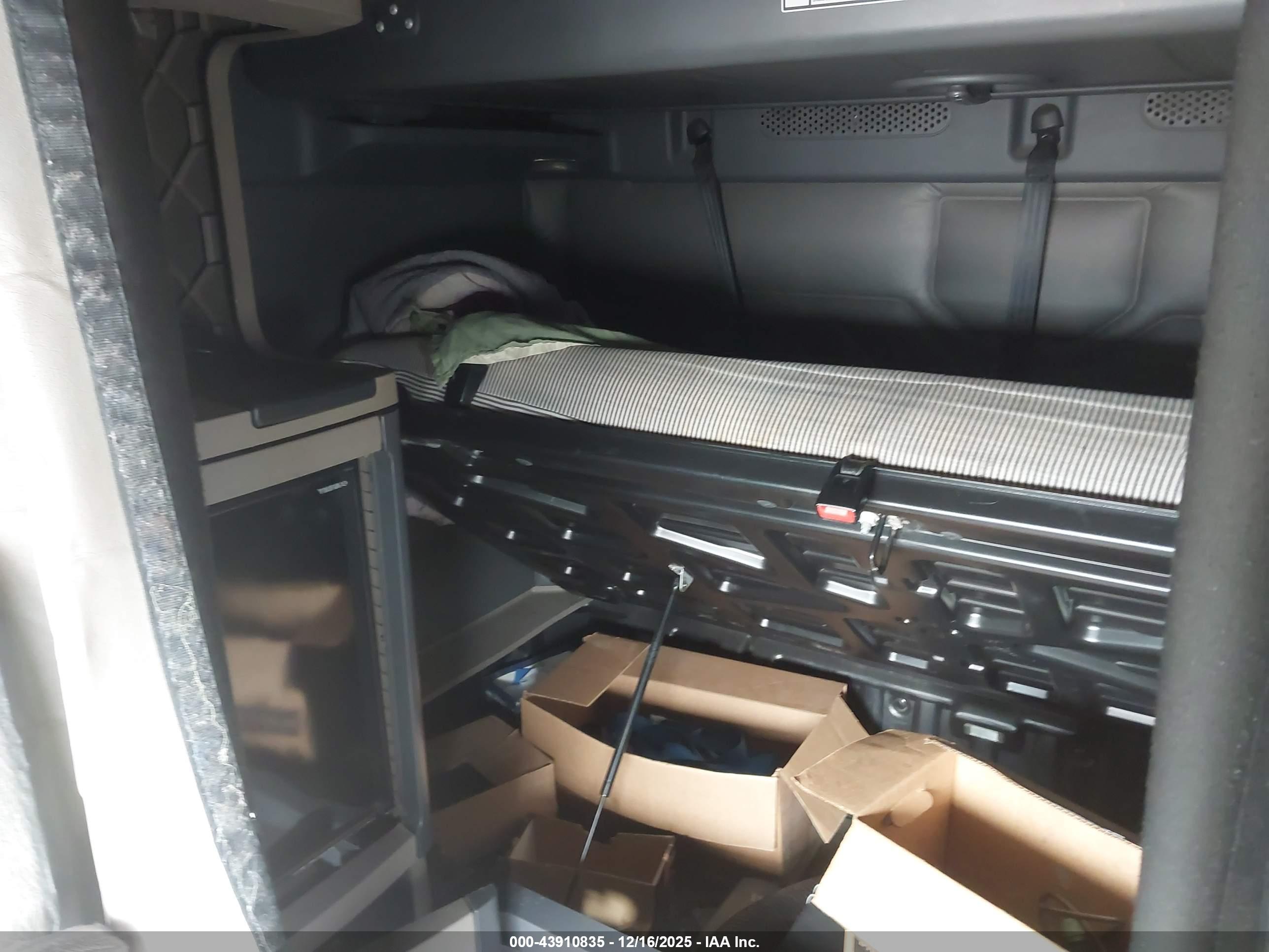 FREIGHTLINER CASCADIA image 8