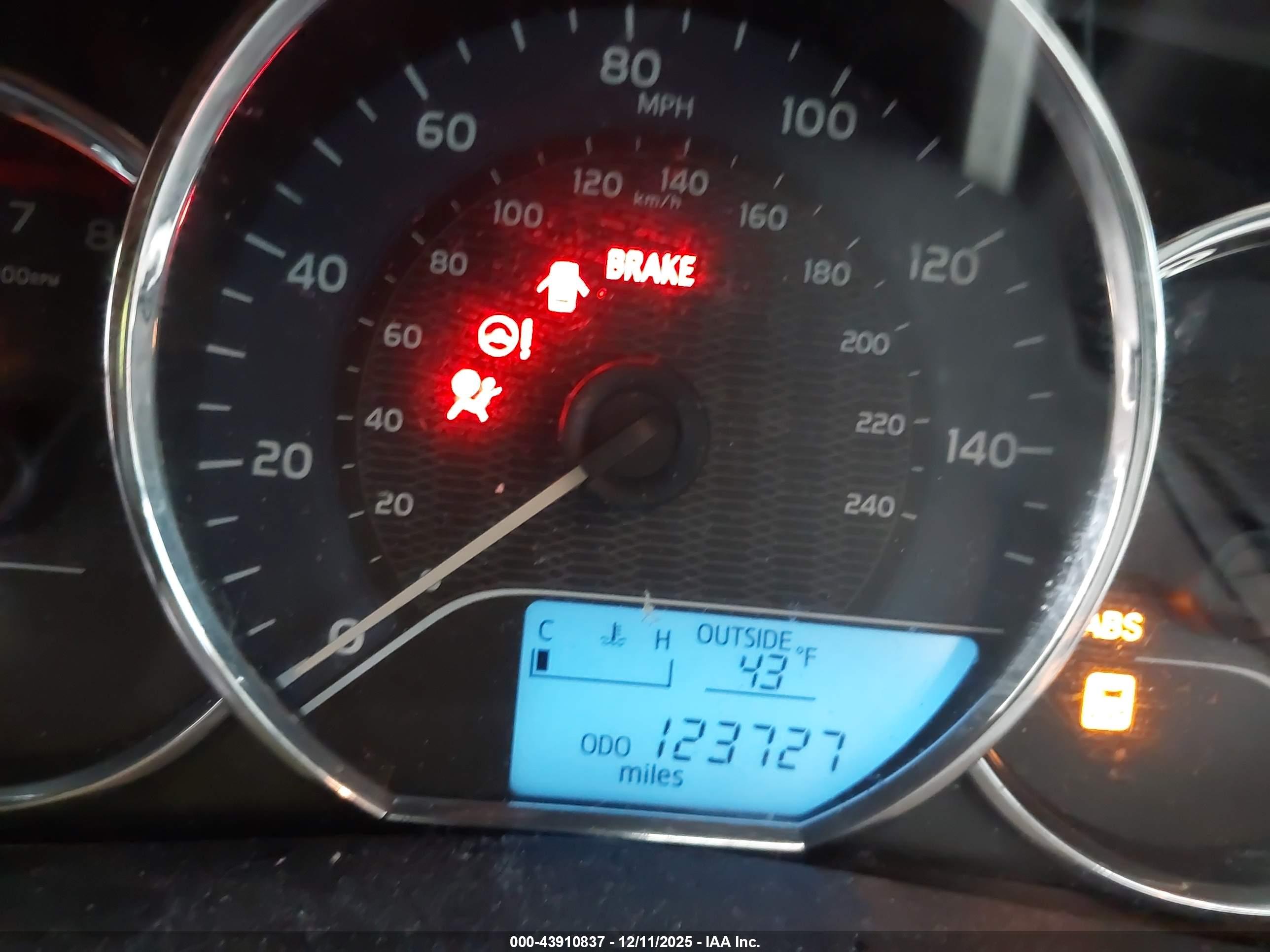 TOYOTA COROLLA image 7