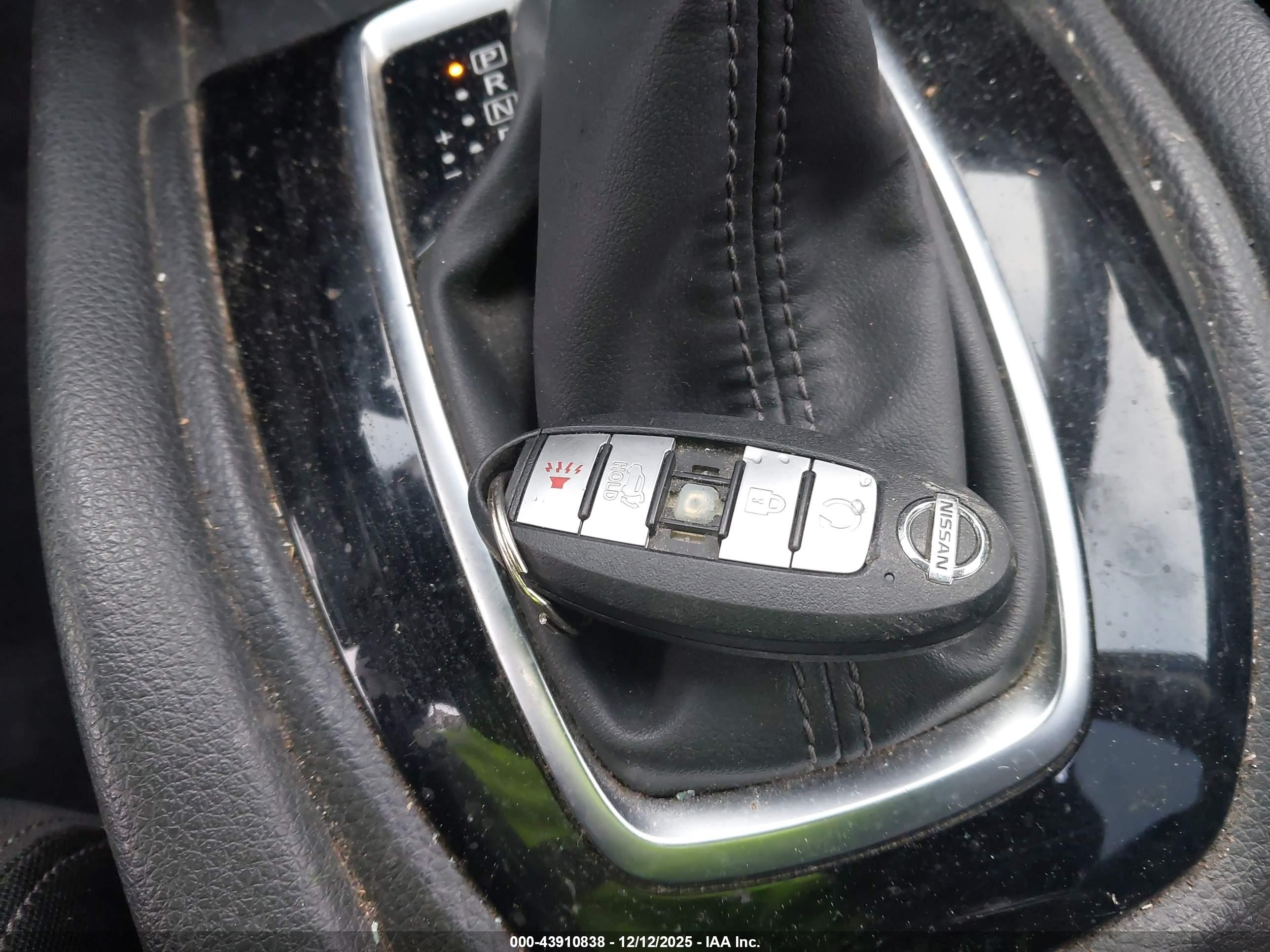 NISSAN ROGUE image 11