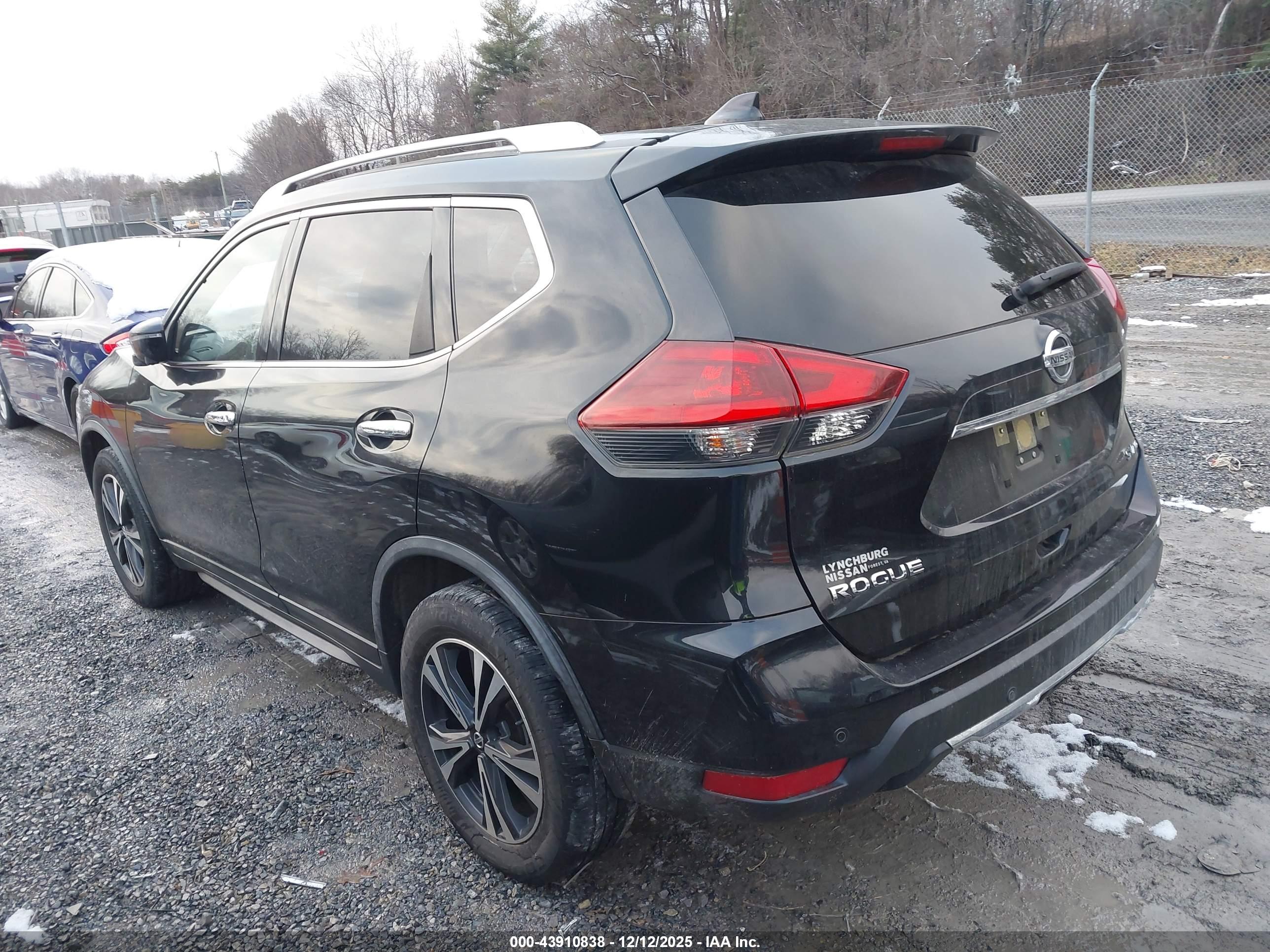 NISSAN ROGUE image 3