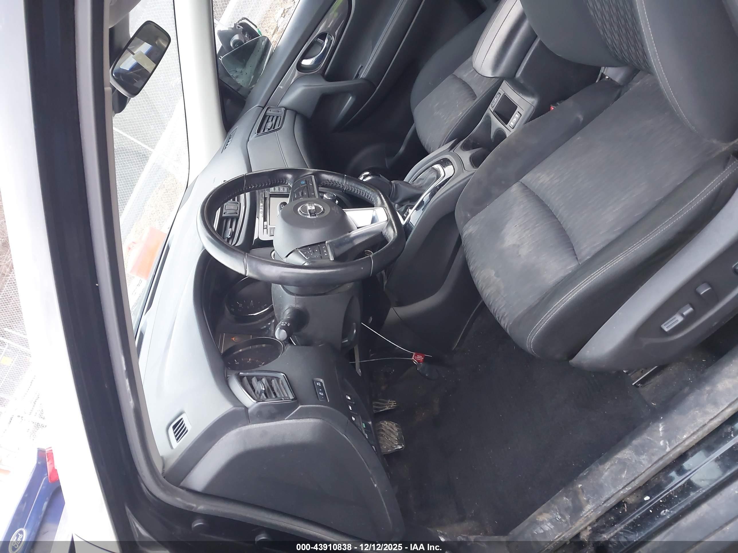 NISSAN ROGUE image 5