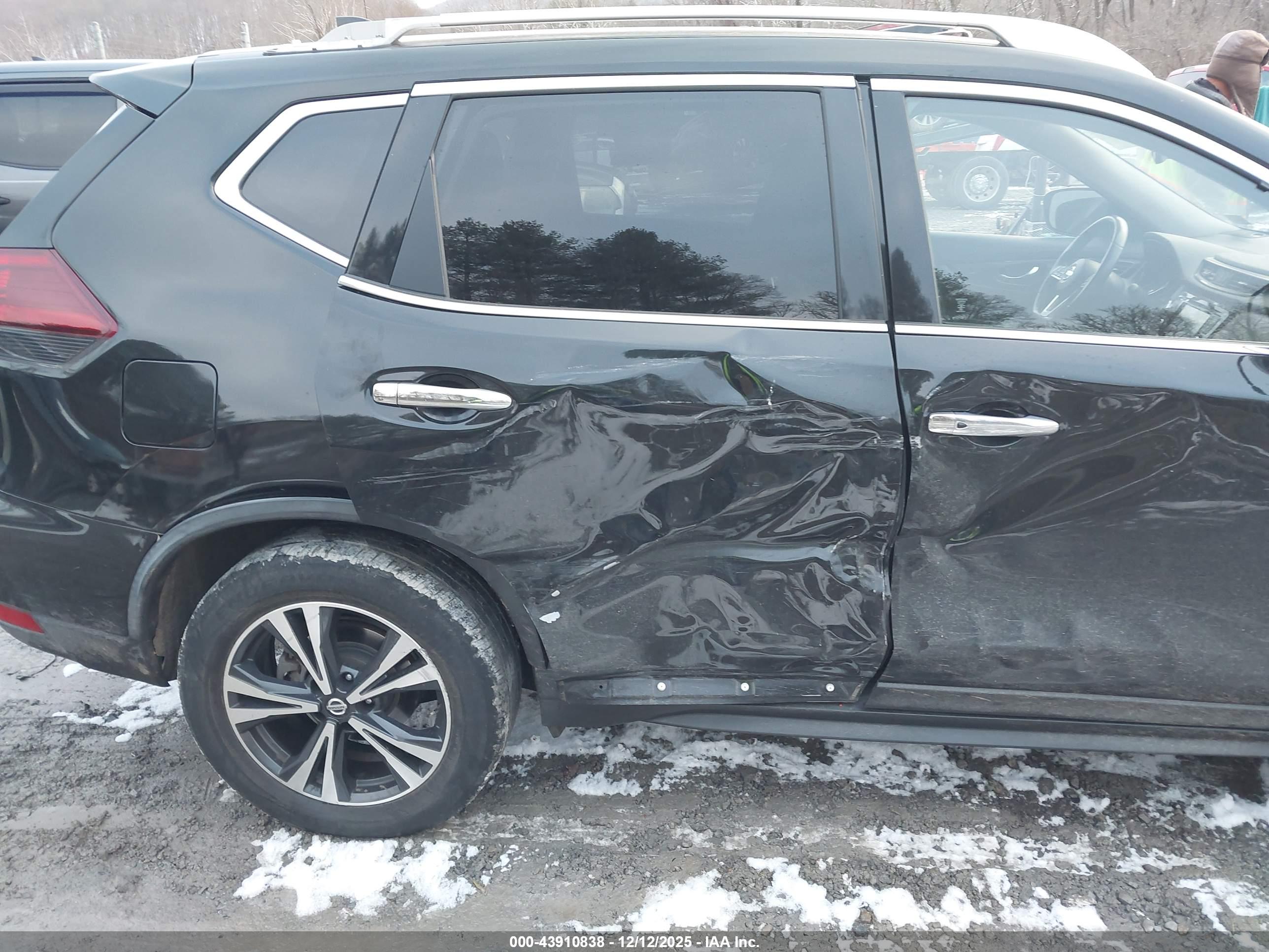 NISSAN ROGUE image 6