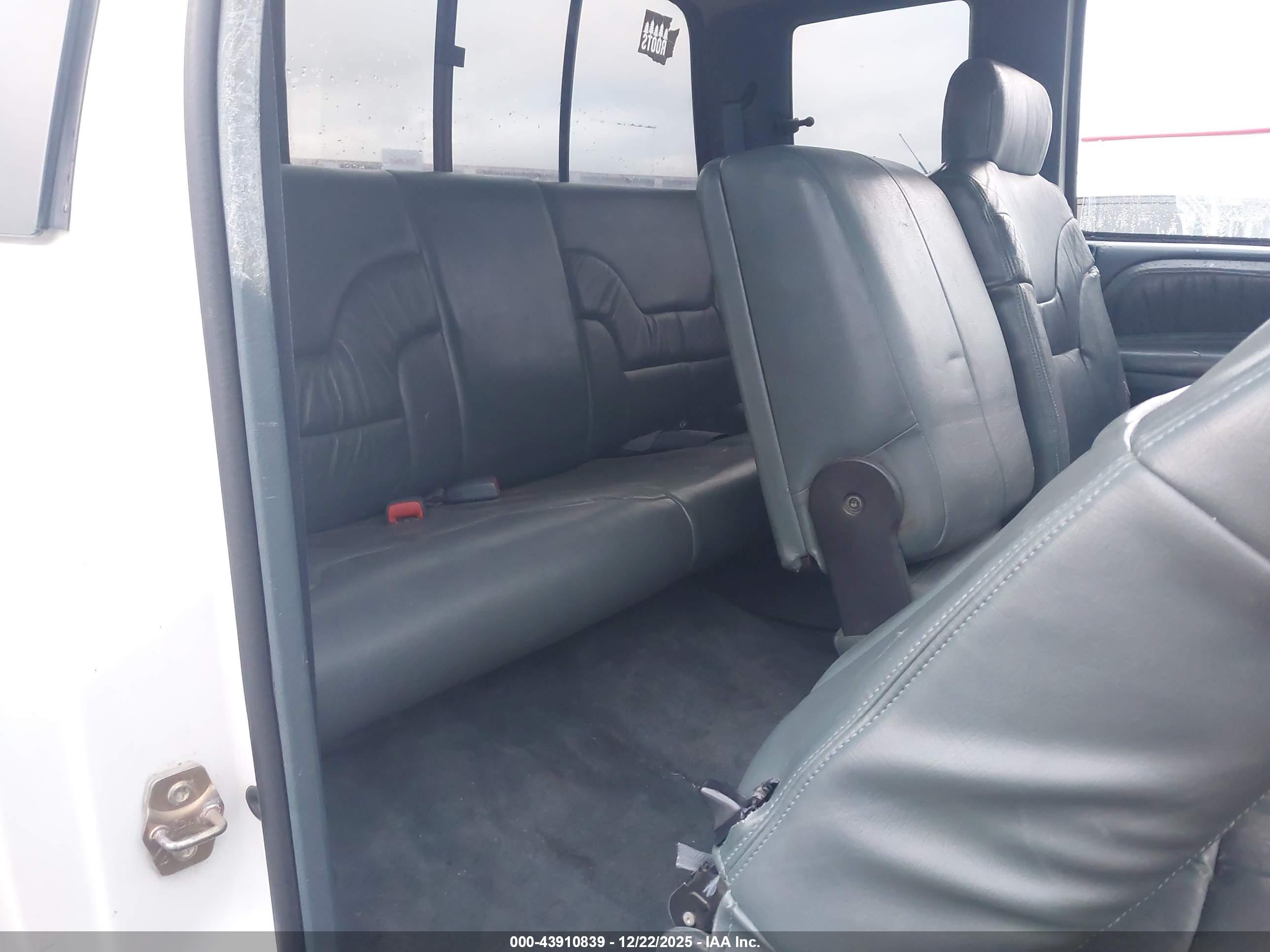 DODGE RAM image 8
