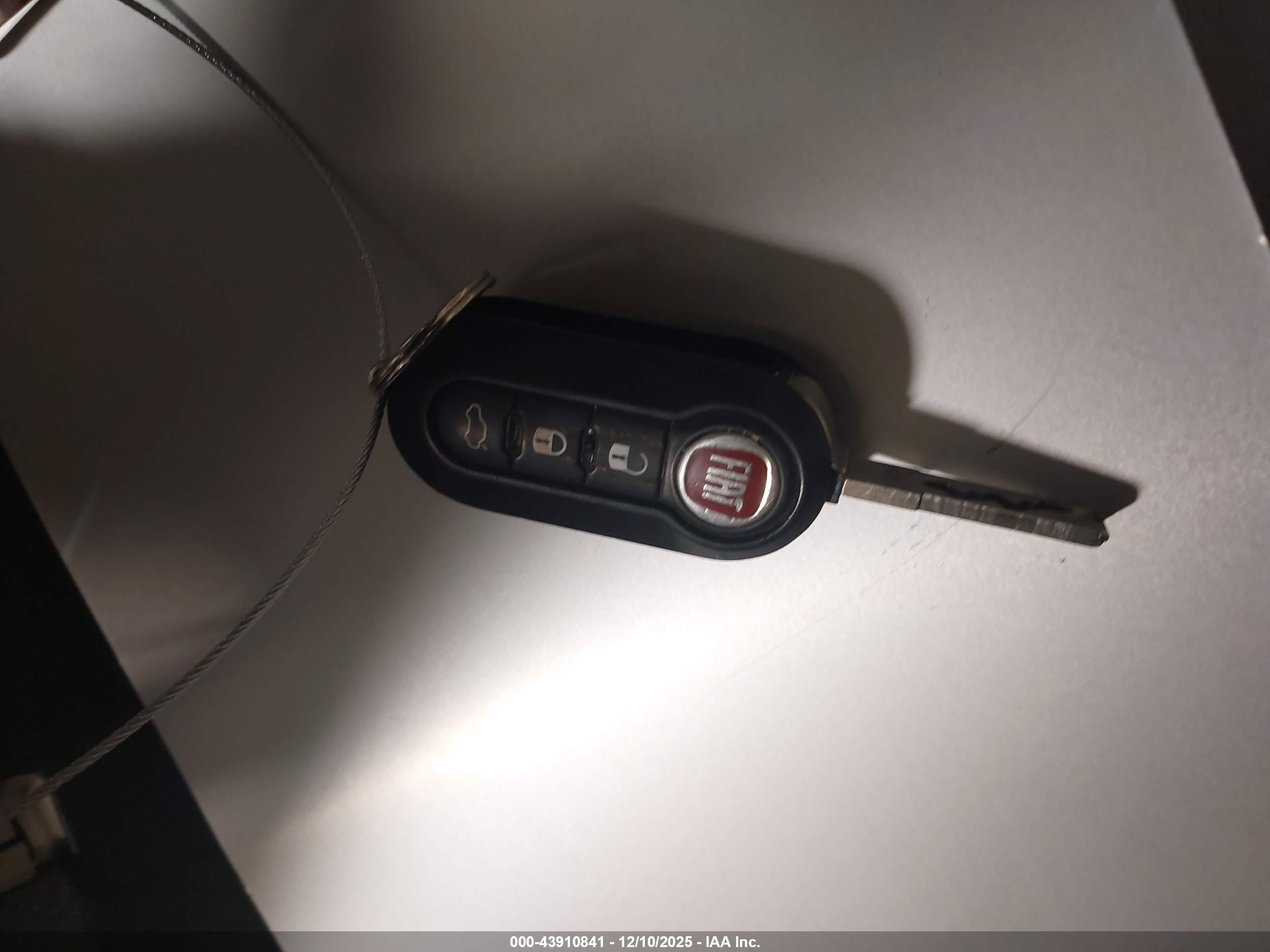 FIAT 500E image 11