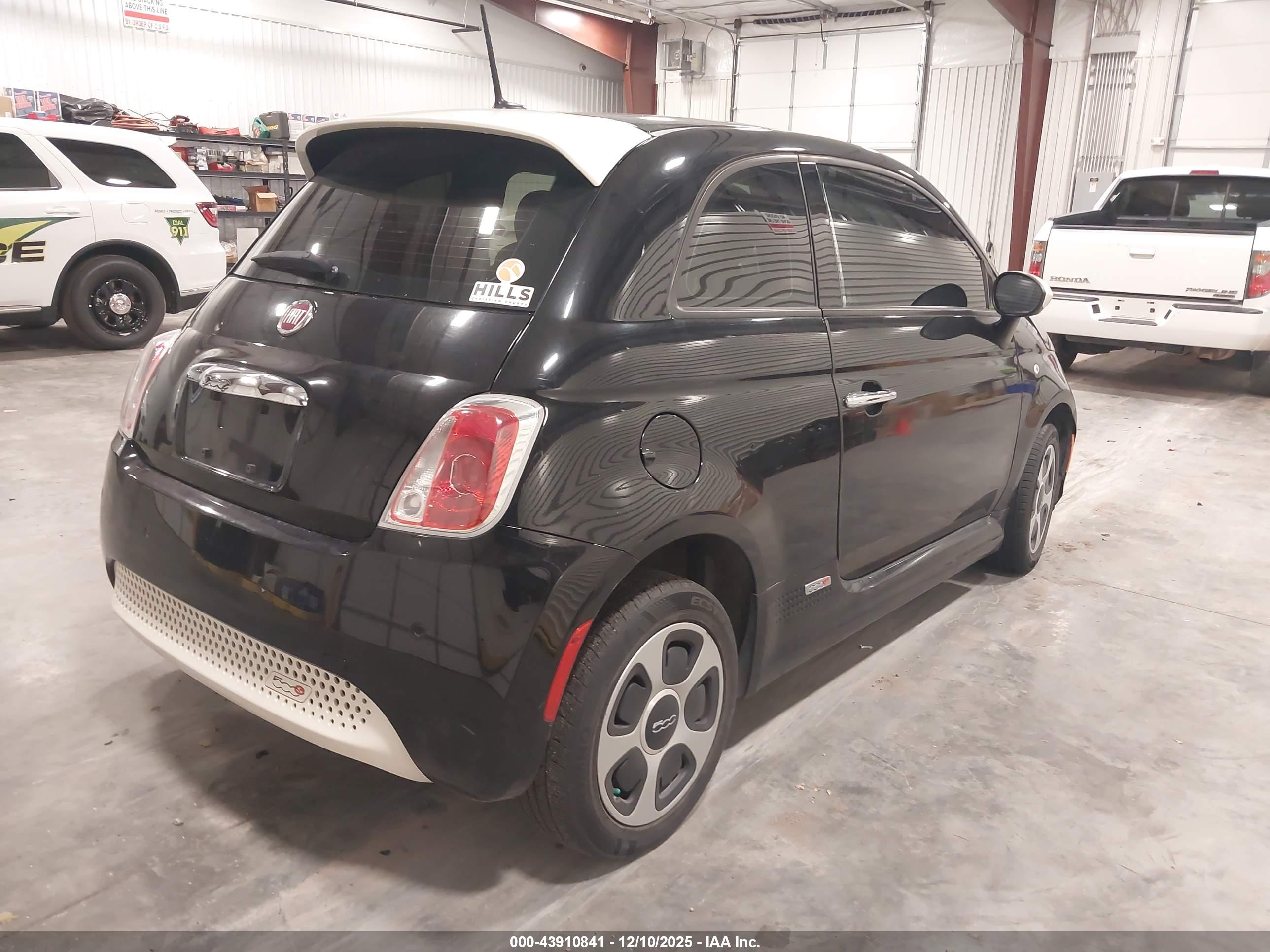FIAT 500E image 4