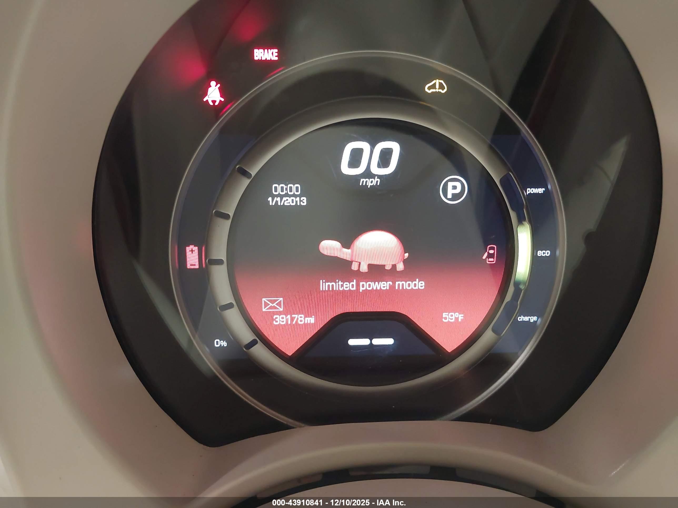 FIAT 500E image 7