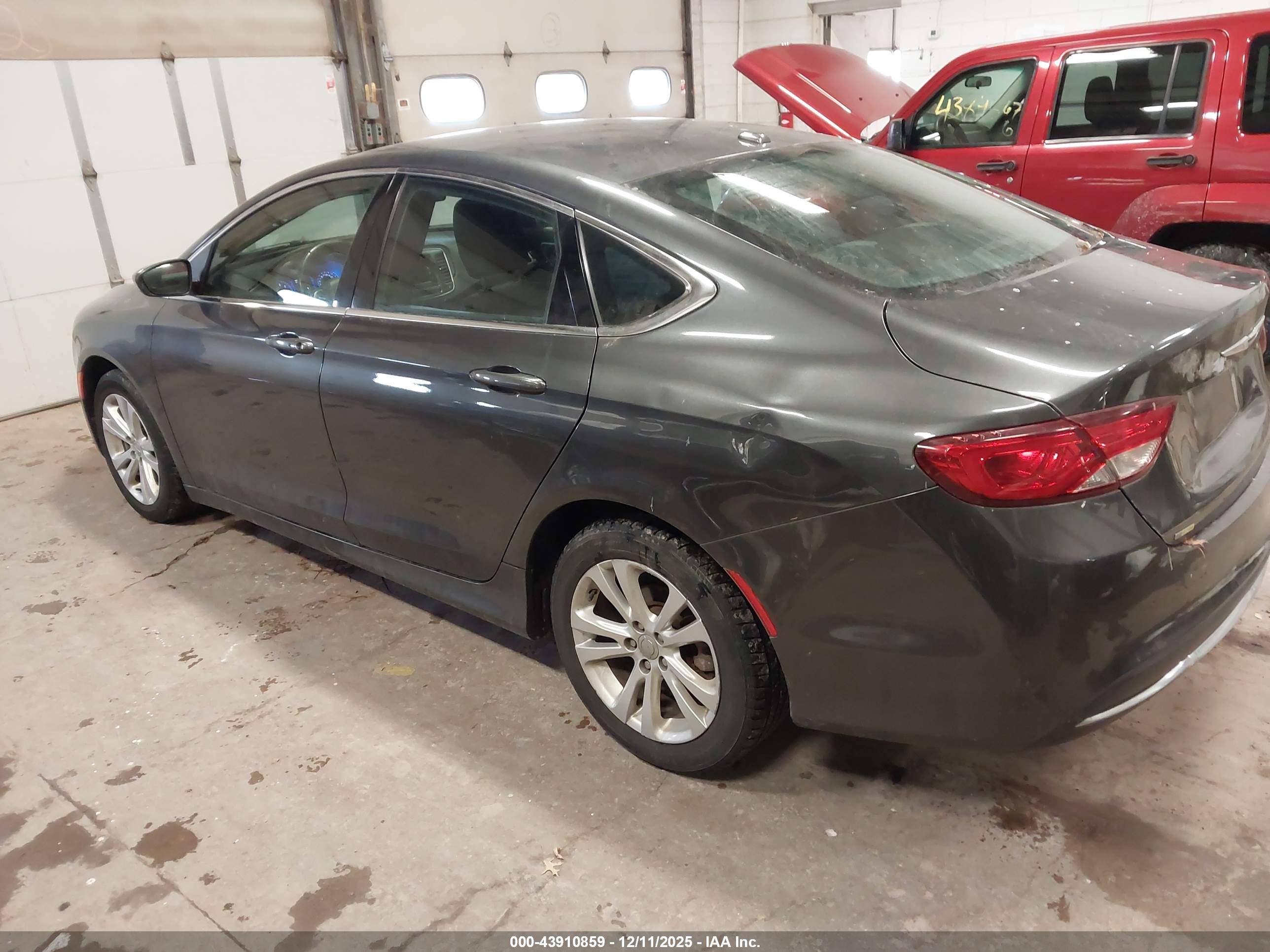 CHRYSLER 200 image 3