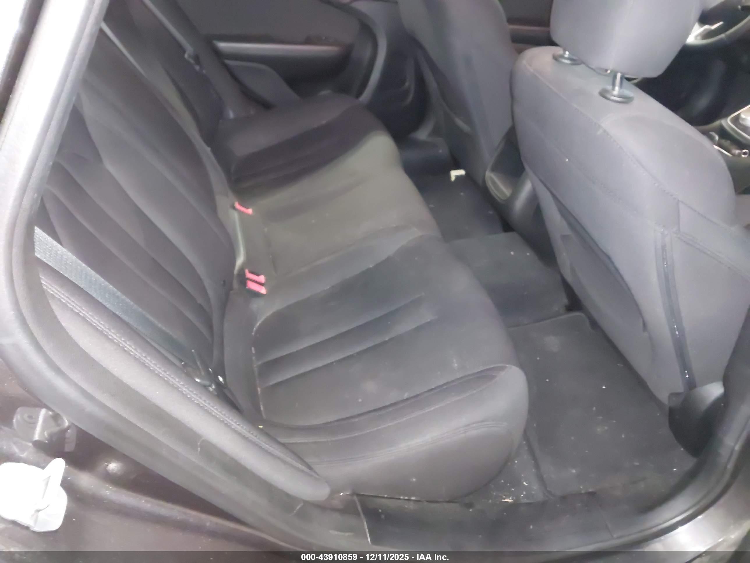 CHRYSLER 200 image 8