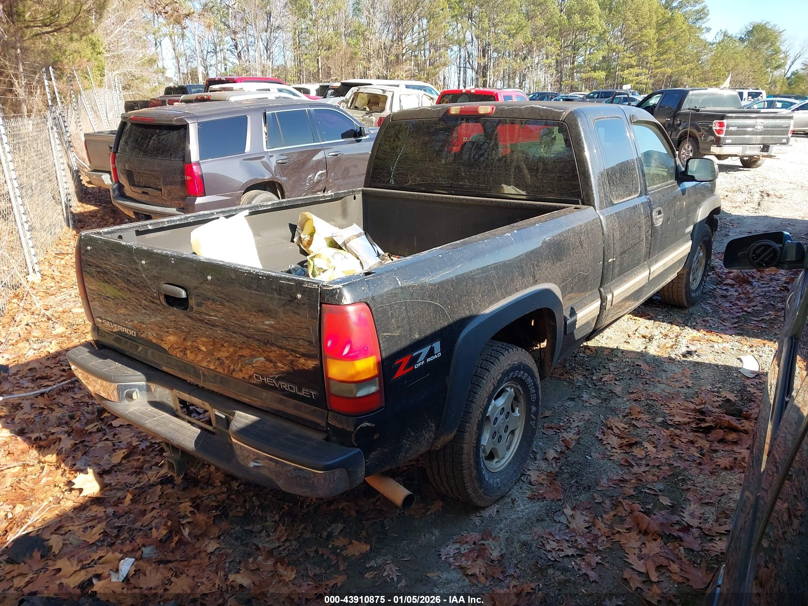 CHEVROLET SILVERADO image 4