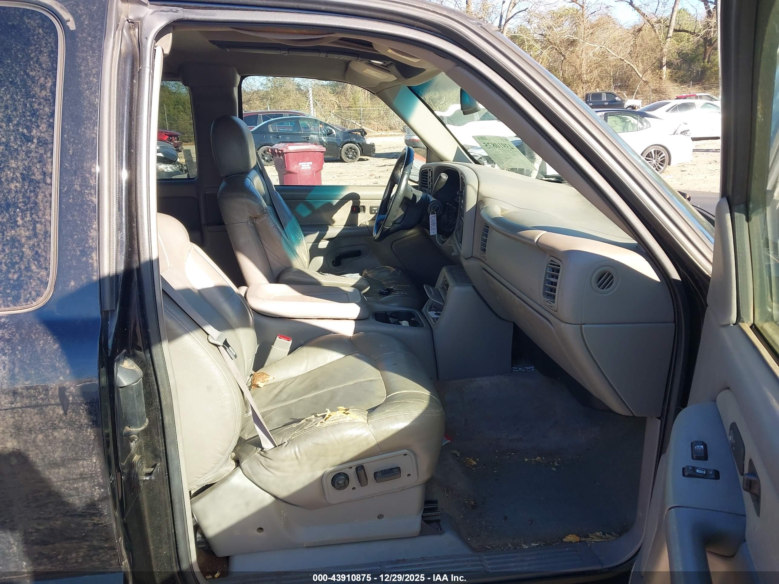 CHEVROLET SILVERADO image 5