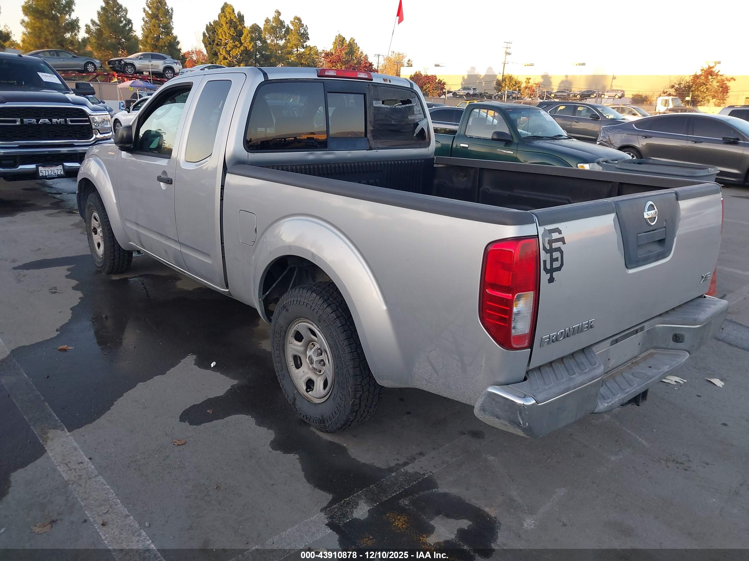 NISSAN FRONTIER image 3