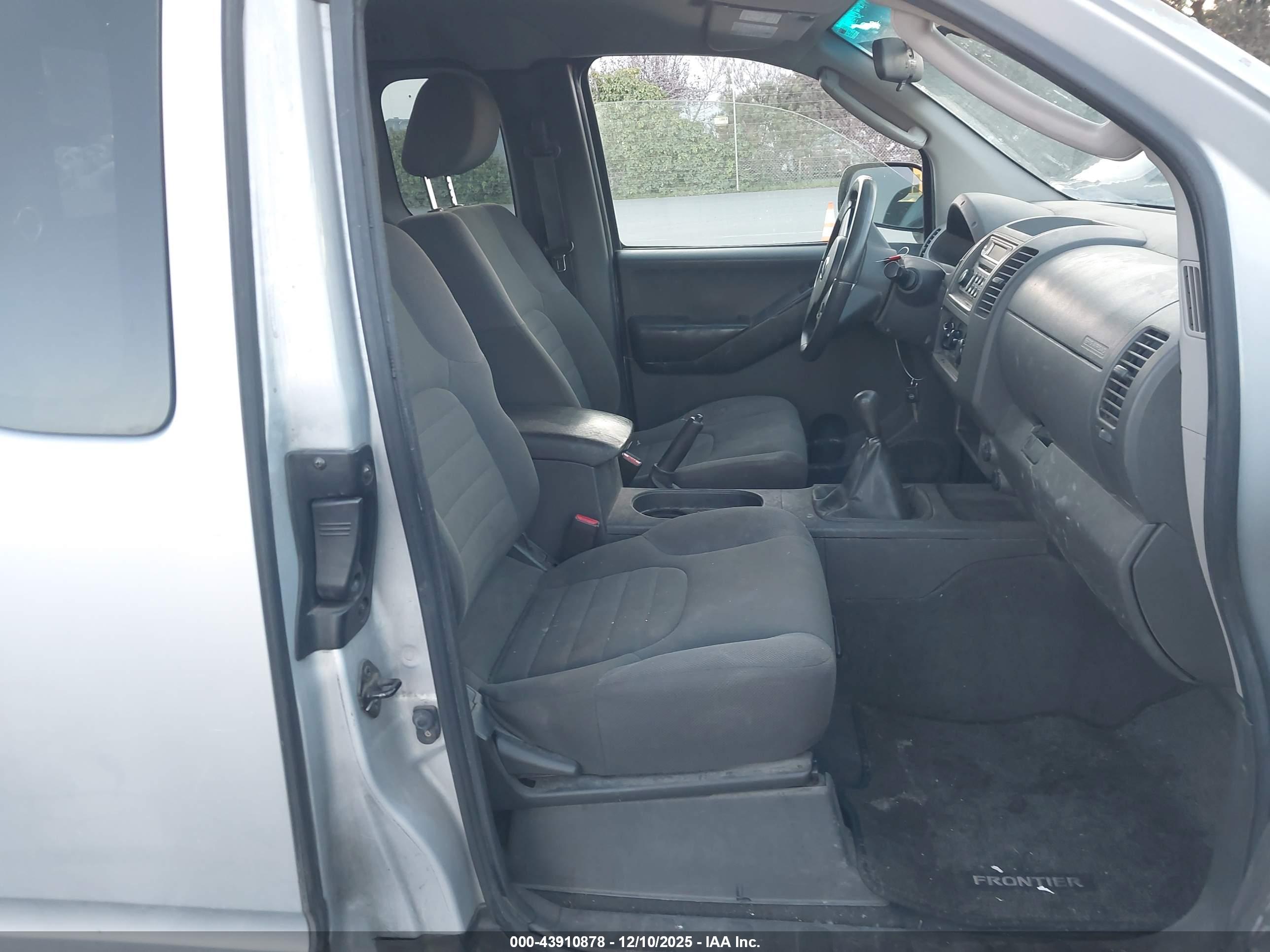 NISSAN FRONTIER image 5