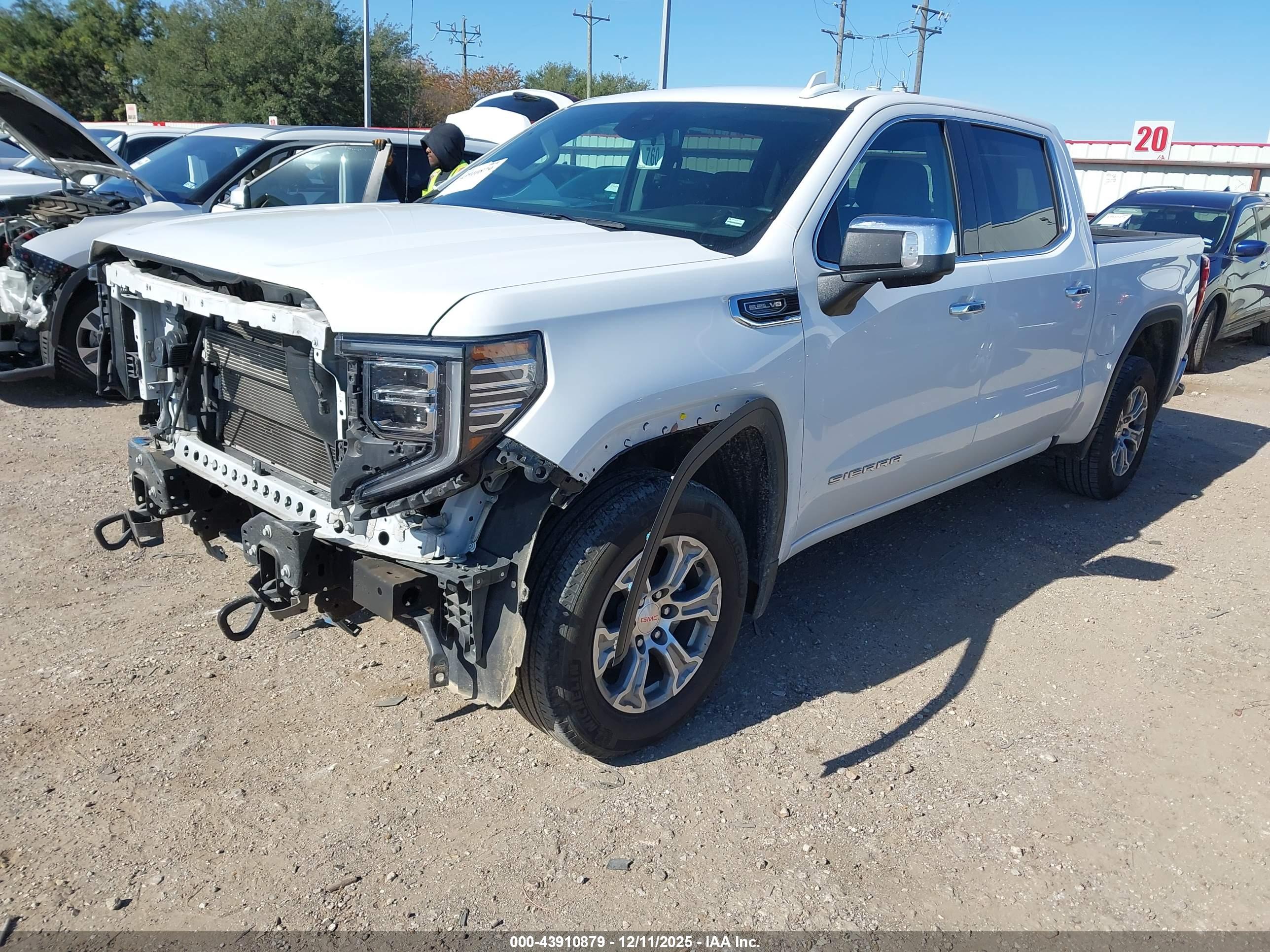 GMC SIERRA image 2