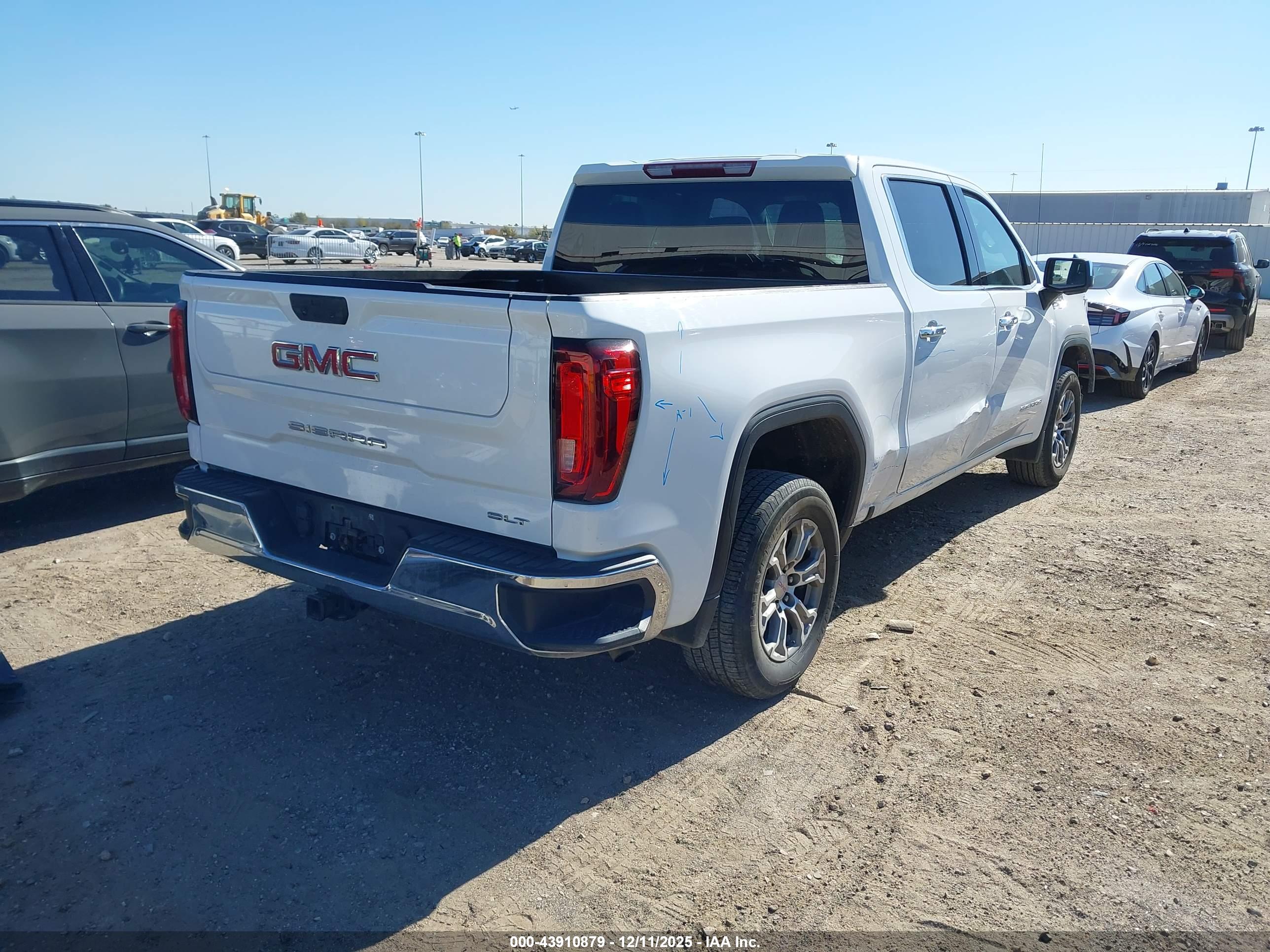 GMC SIERRA image 4