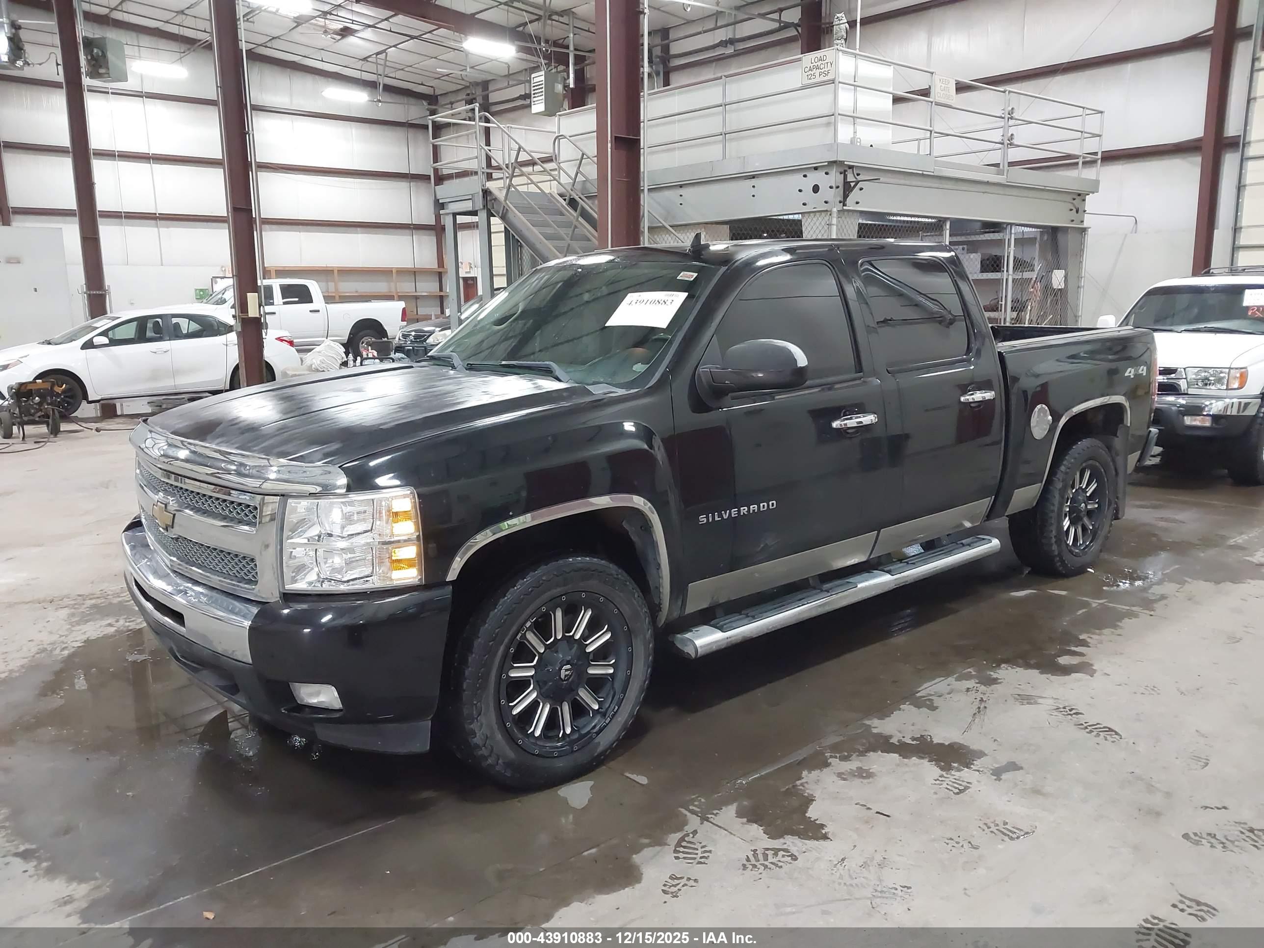 CHEVROLET SILVERADO image 2