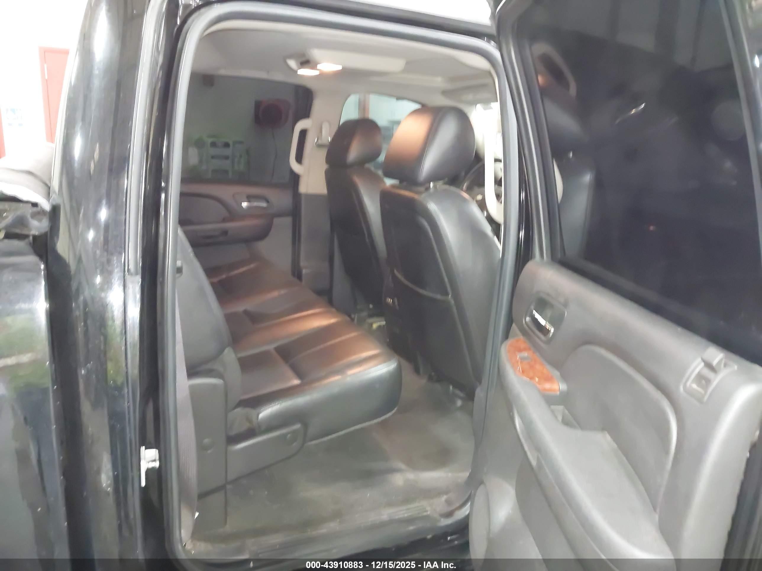 CHEVROLET SILVERADO image 8