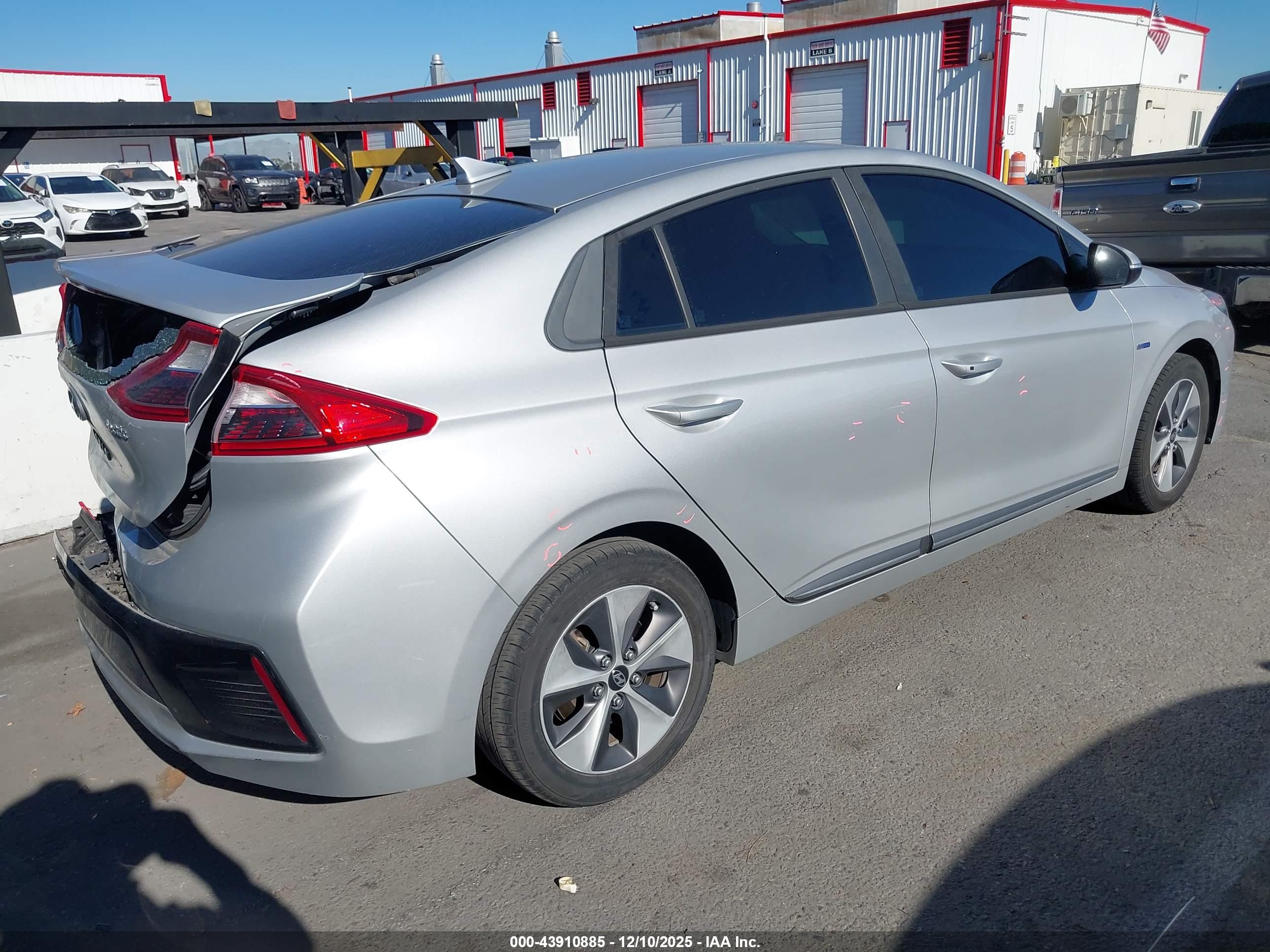 HYUNDAI IONIQ image 4