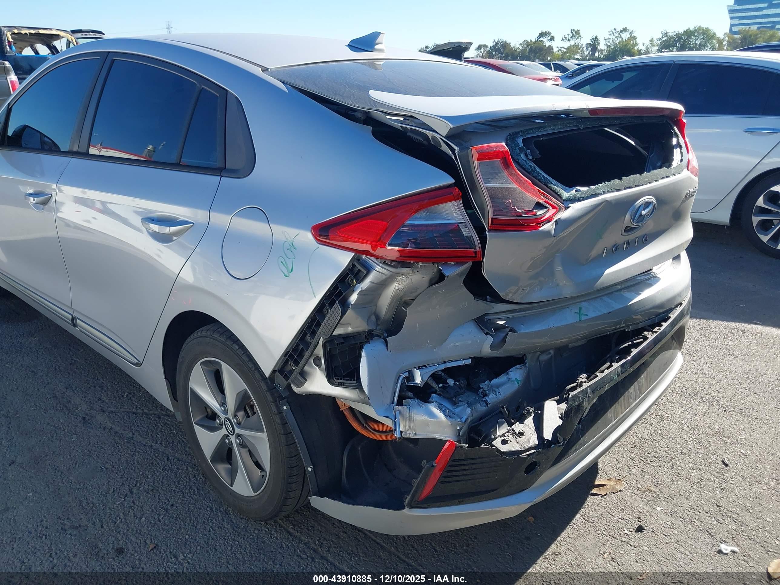 HYUNDAI IONIQ image 6