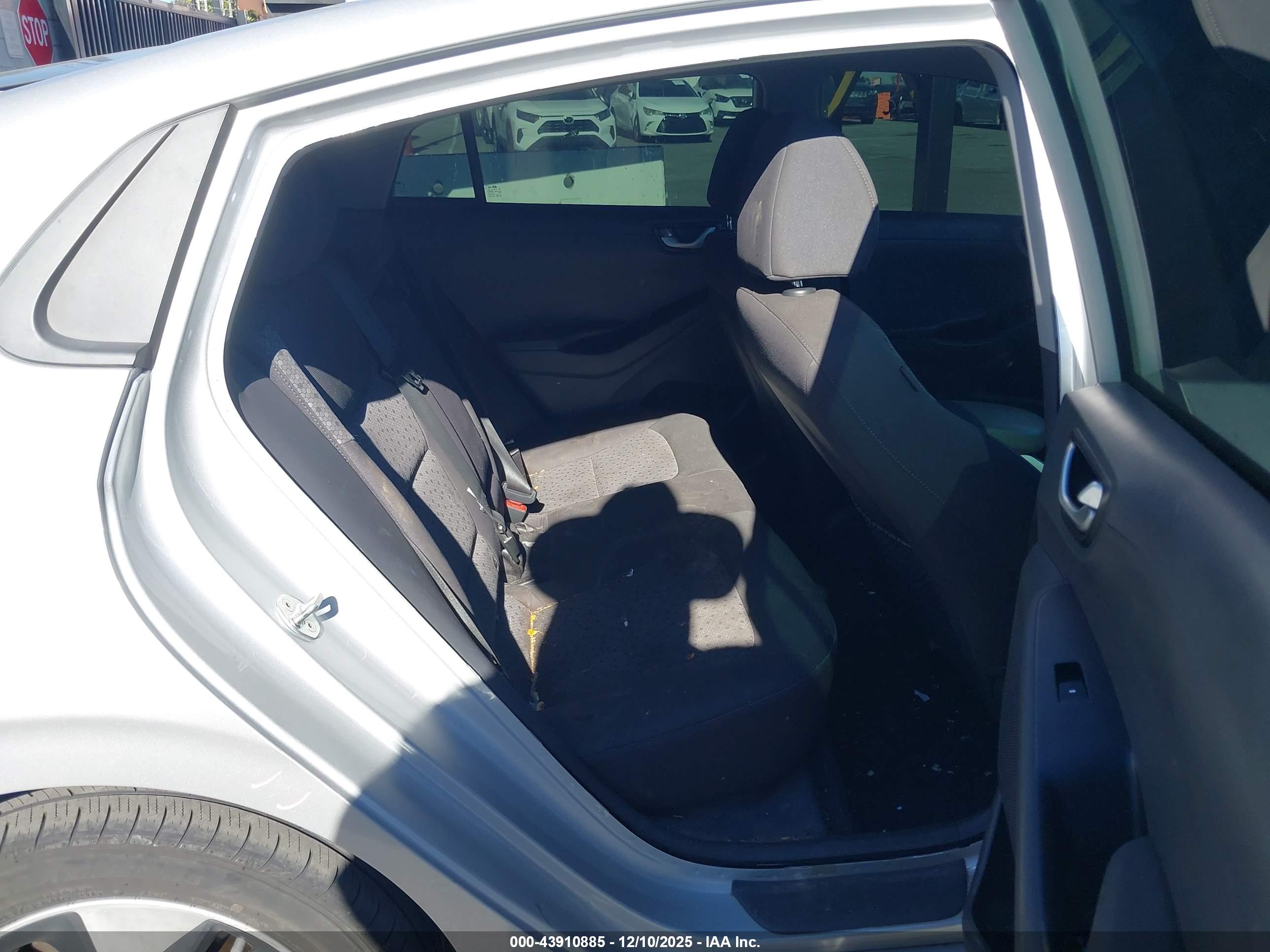 HYUNDAI IONIQ image 8