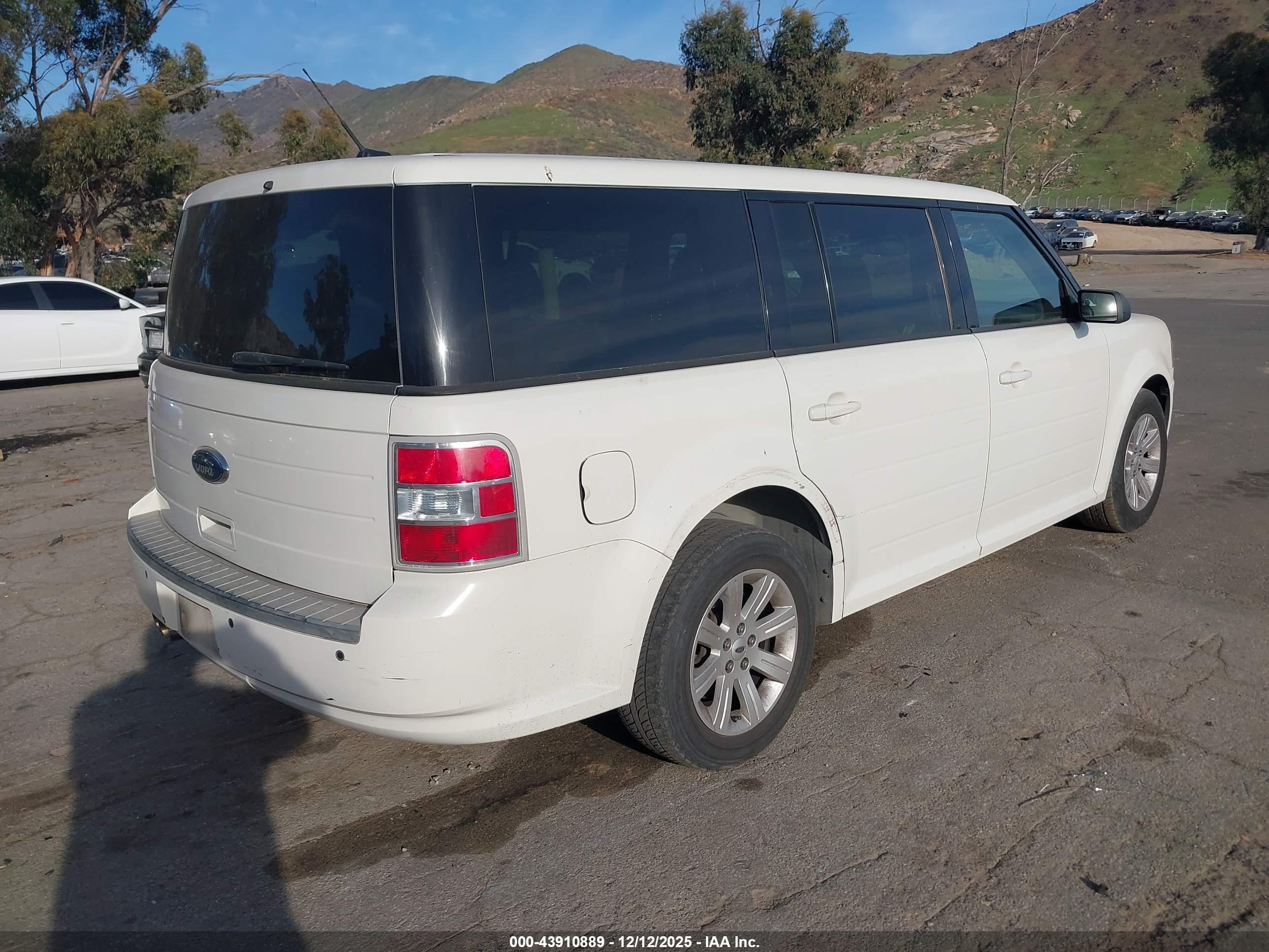 FORD FLEX image 4